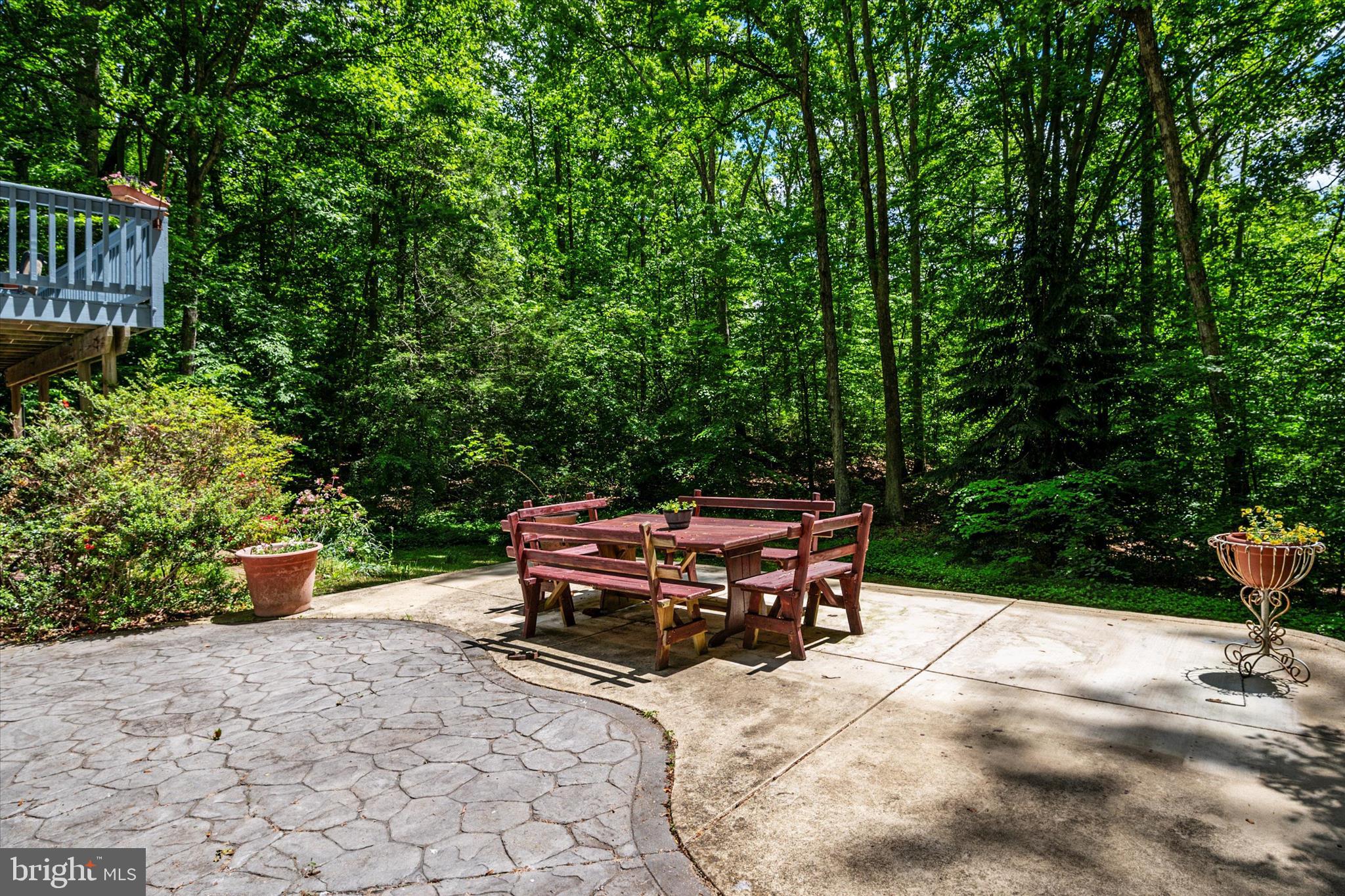 HALLMARK WOODS - Residential