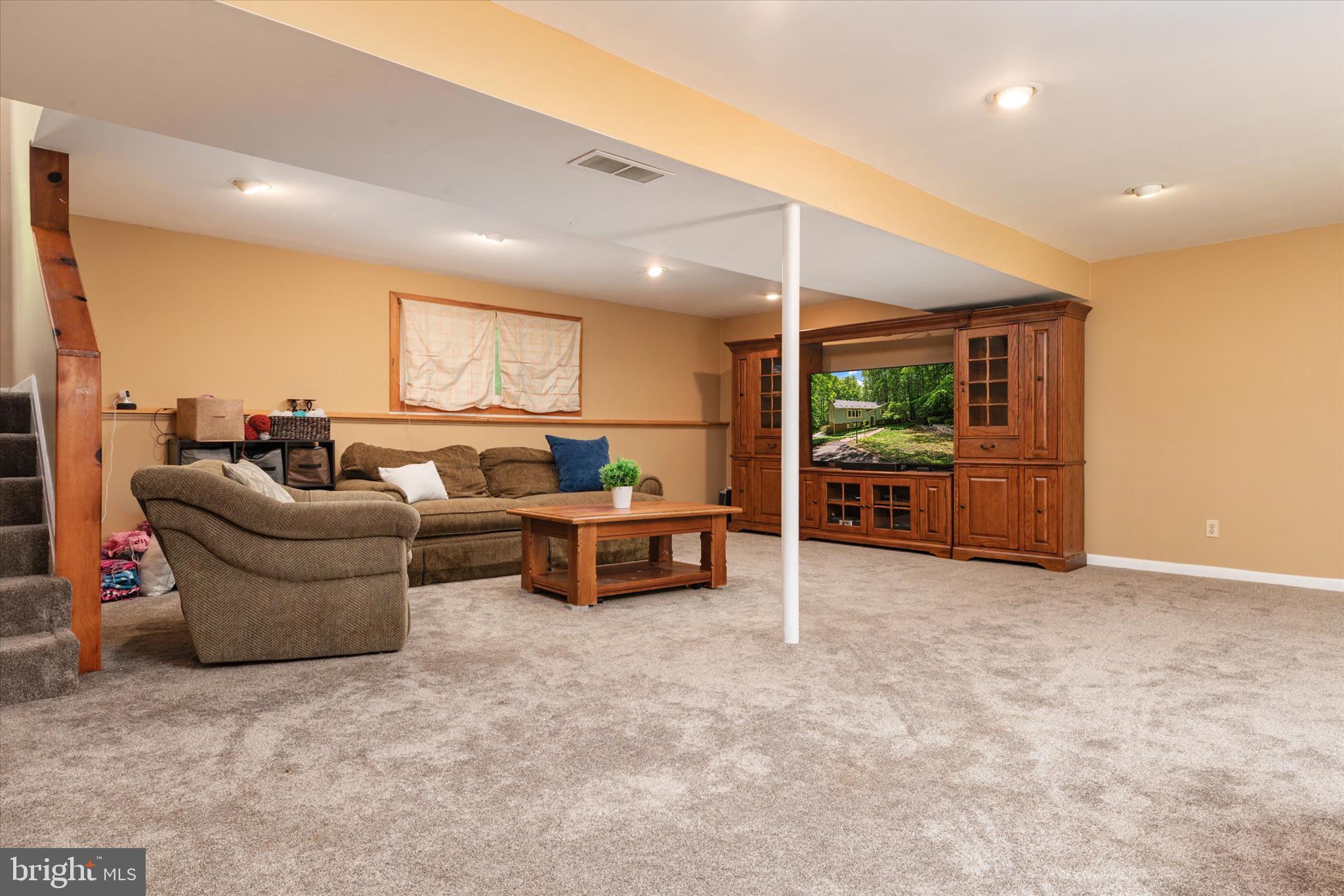 HALLMARK WOODS - Residential