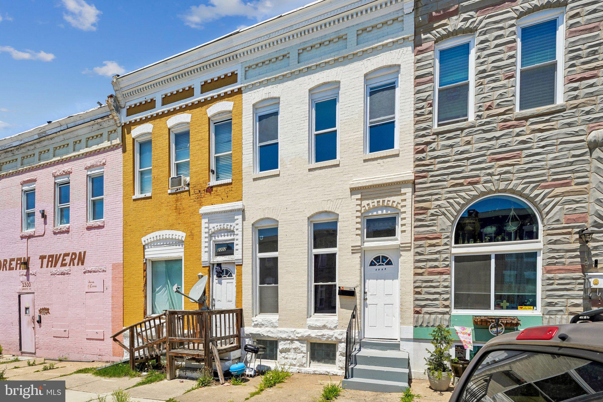 2304 E LAFAYETTE AVENUE