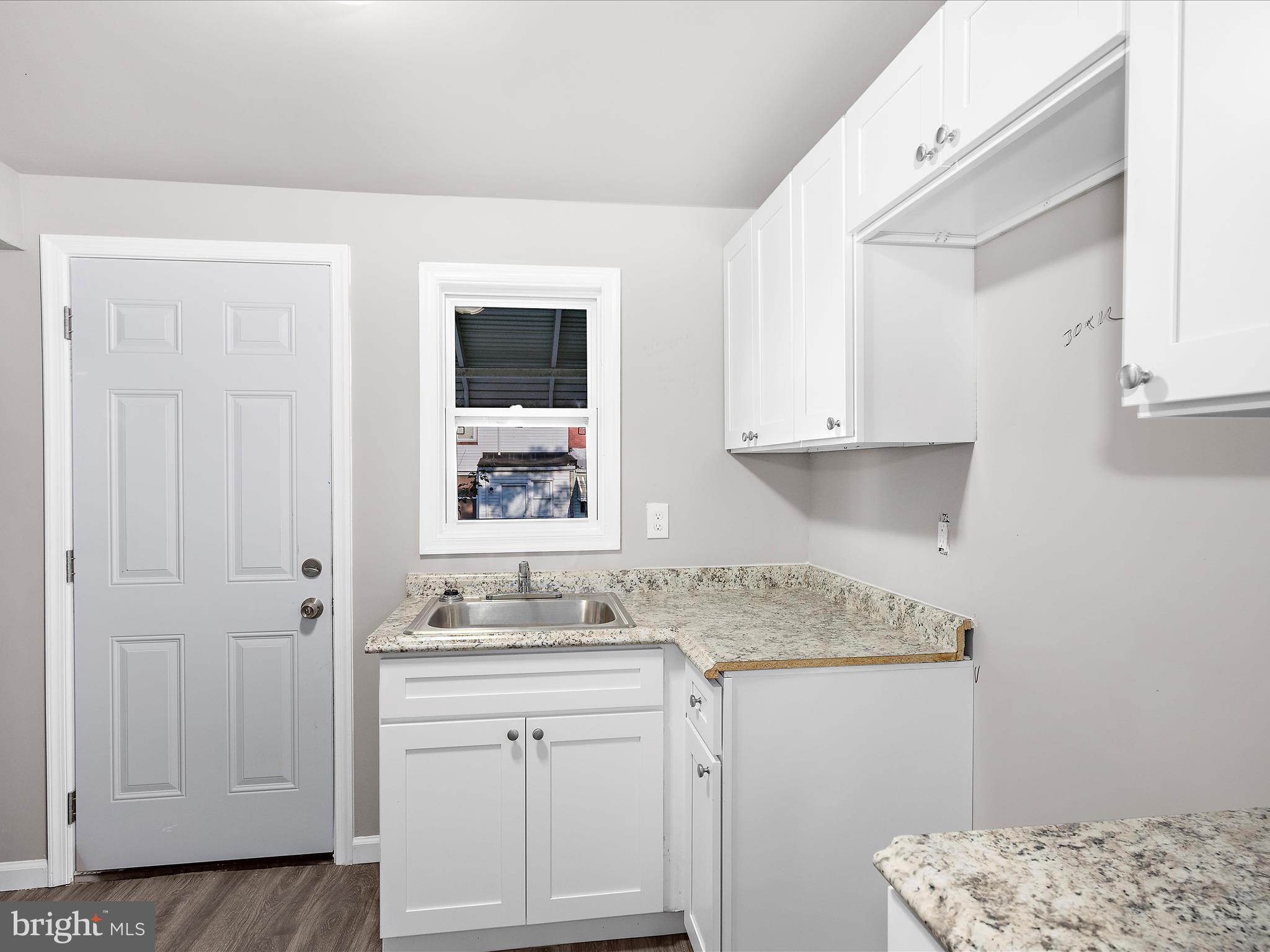 ELWOOD PARK - Residential