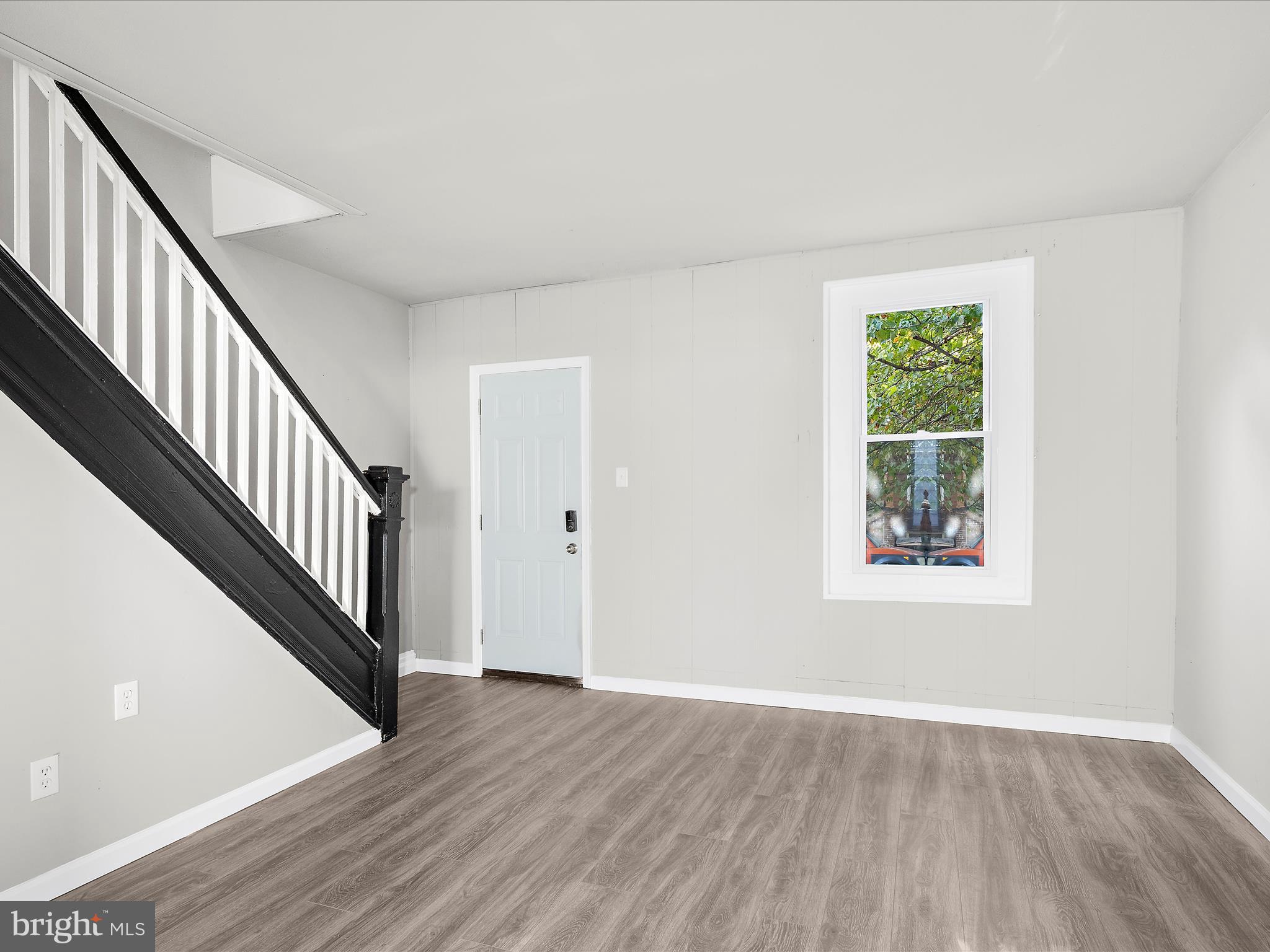 ELWOOD PARK - Residential