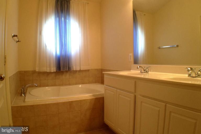 RIVER OAKS - Residential