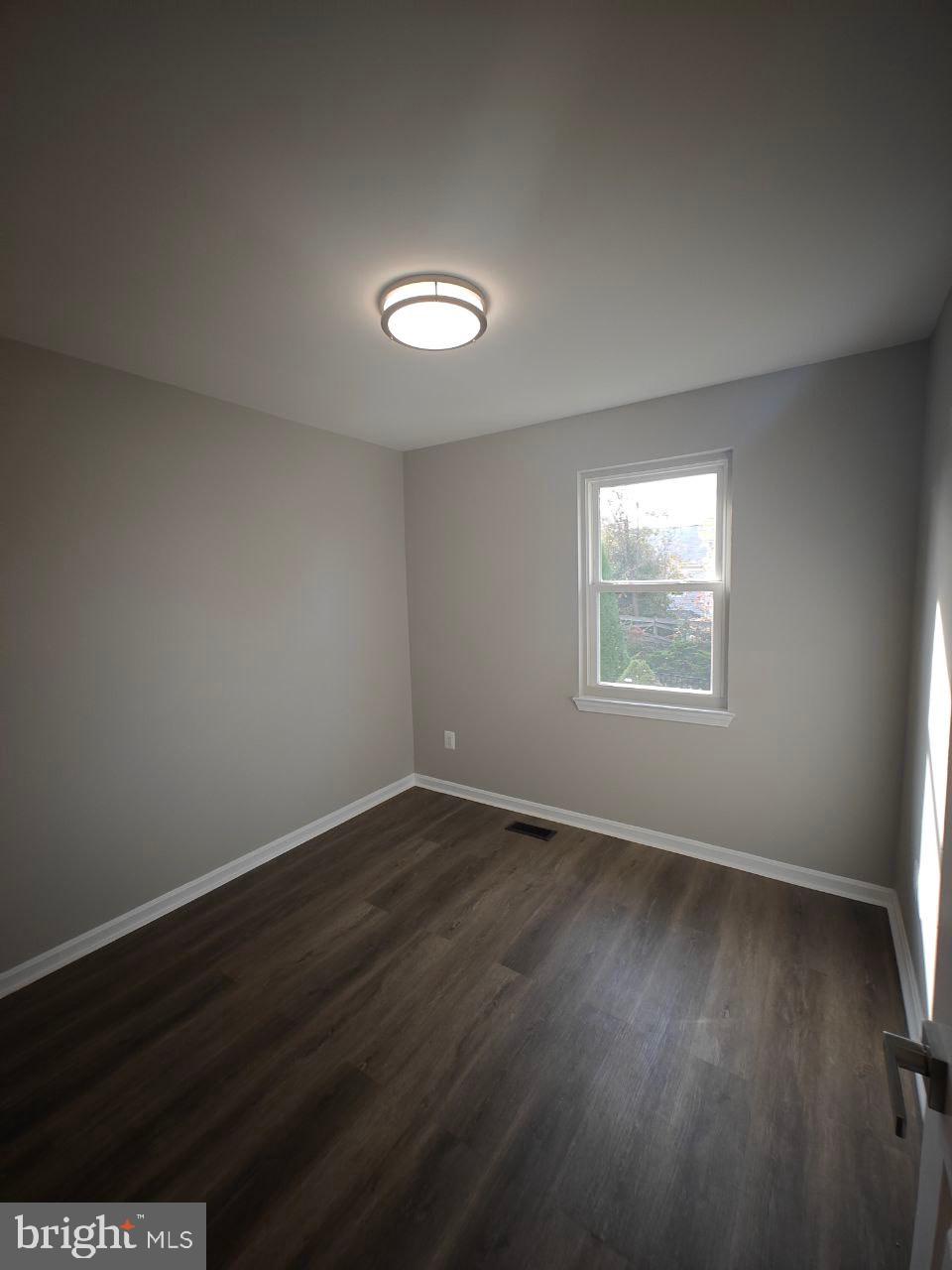 PINEWOOD STATION - Residential