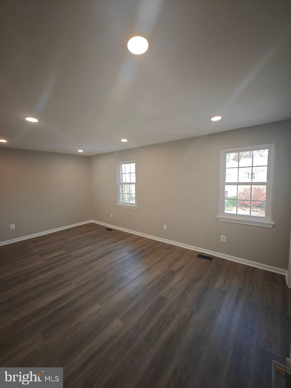 PINEWOOD STATION - Residential