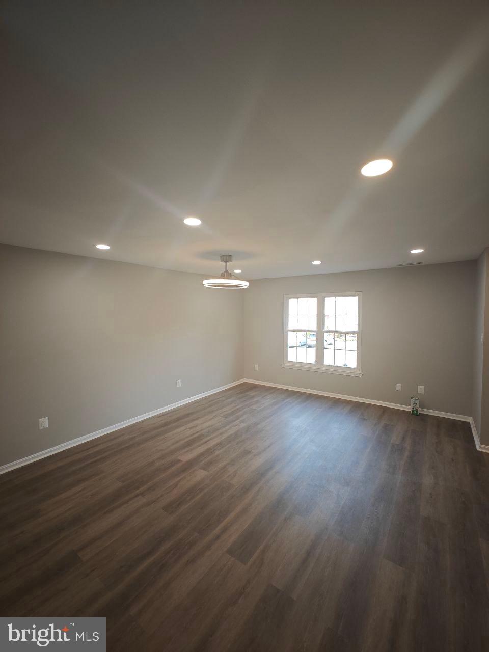 PINEWOOD STATION - Residential