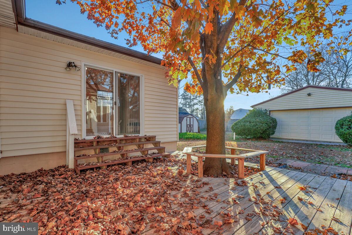 GOLDEN BEACH - Residential