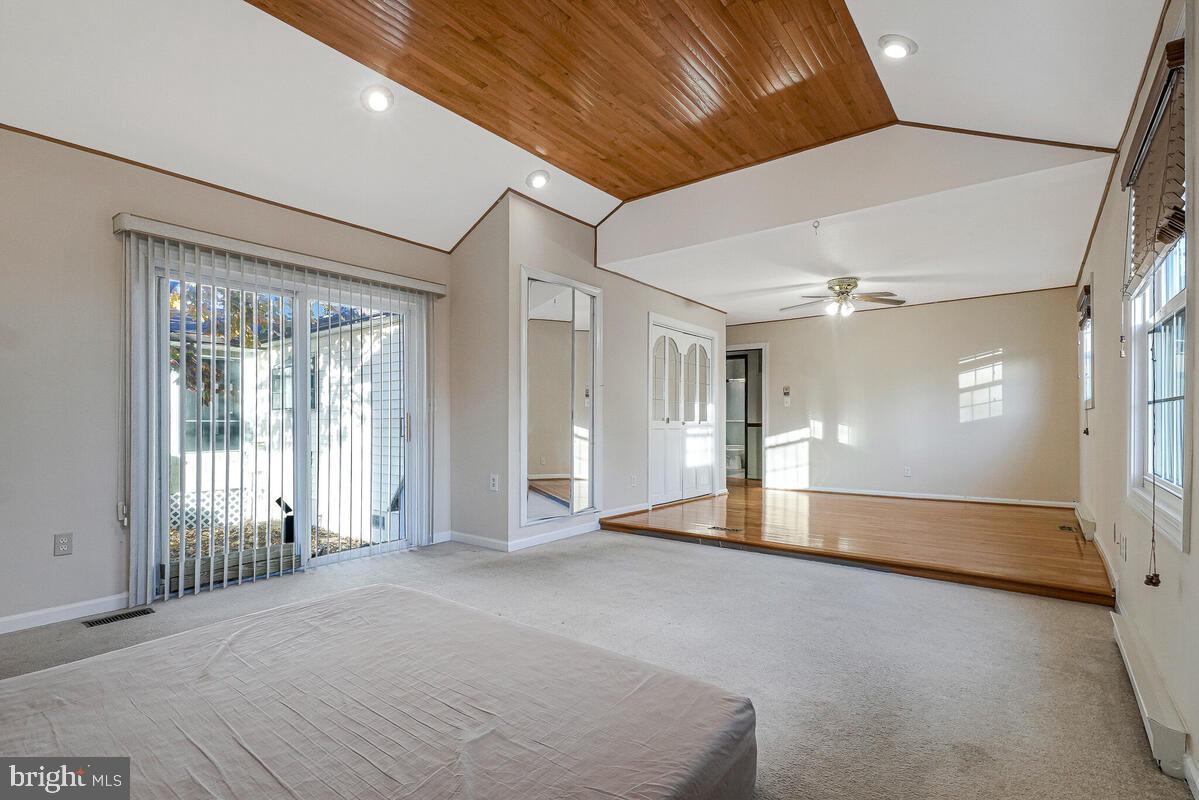 GOLDEN BEACH - Residential