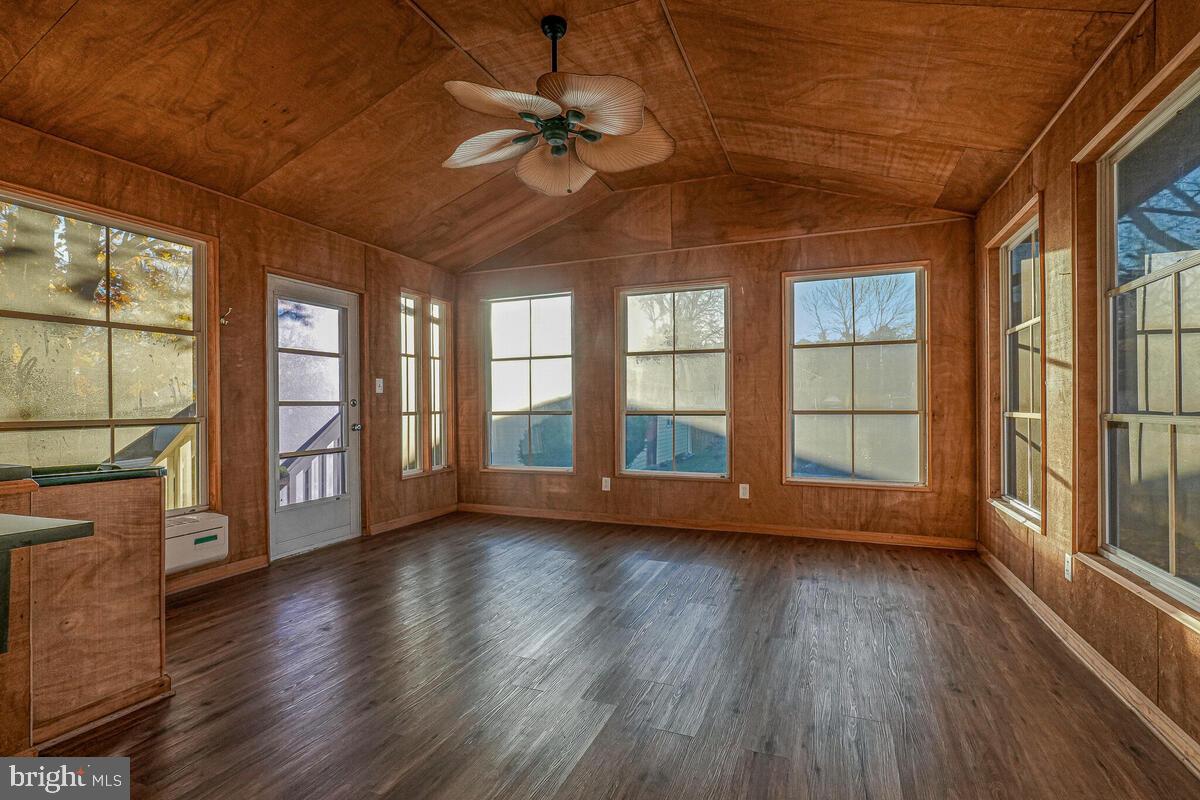 GOLDEN BEACH - Residential