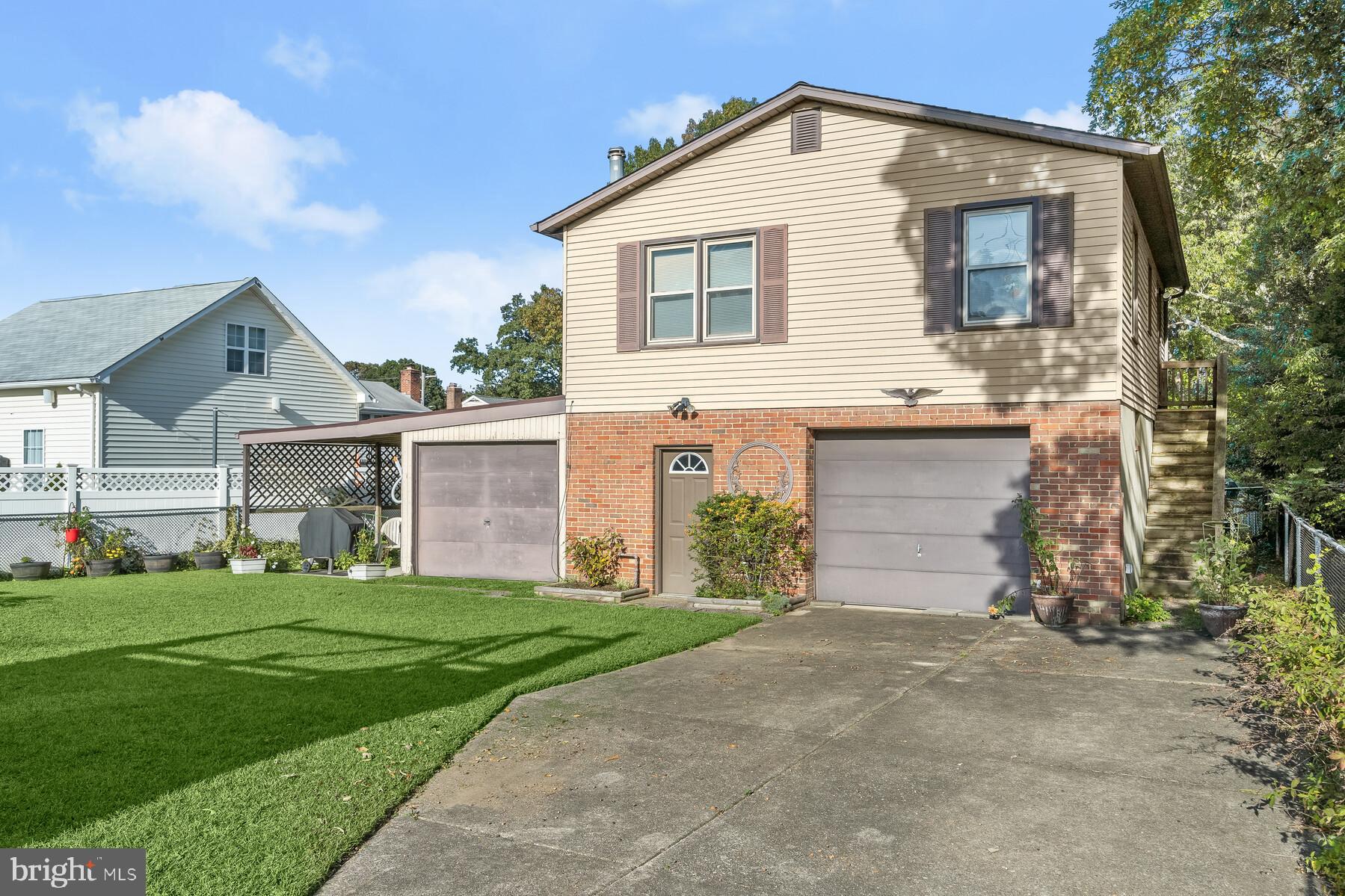 WEST MAGOTHY MANOR - Residential