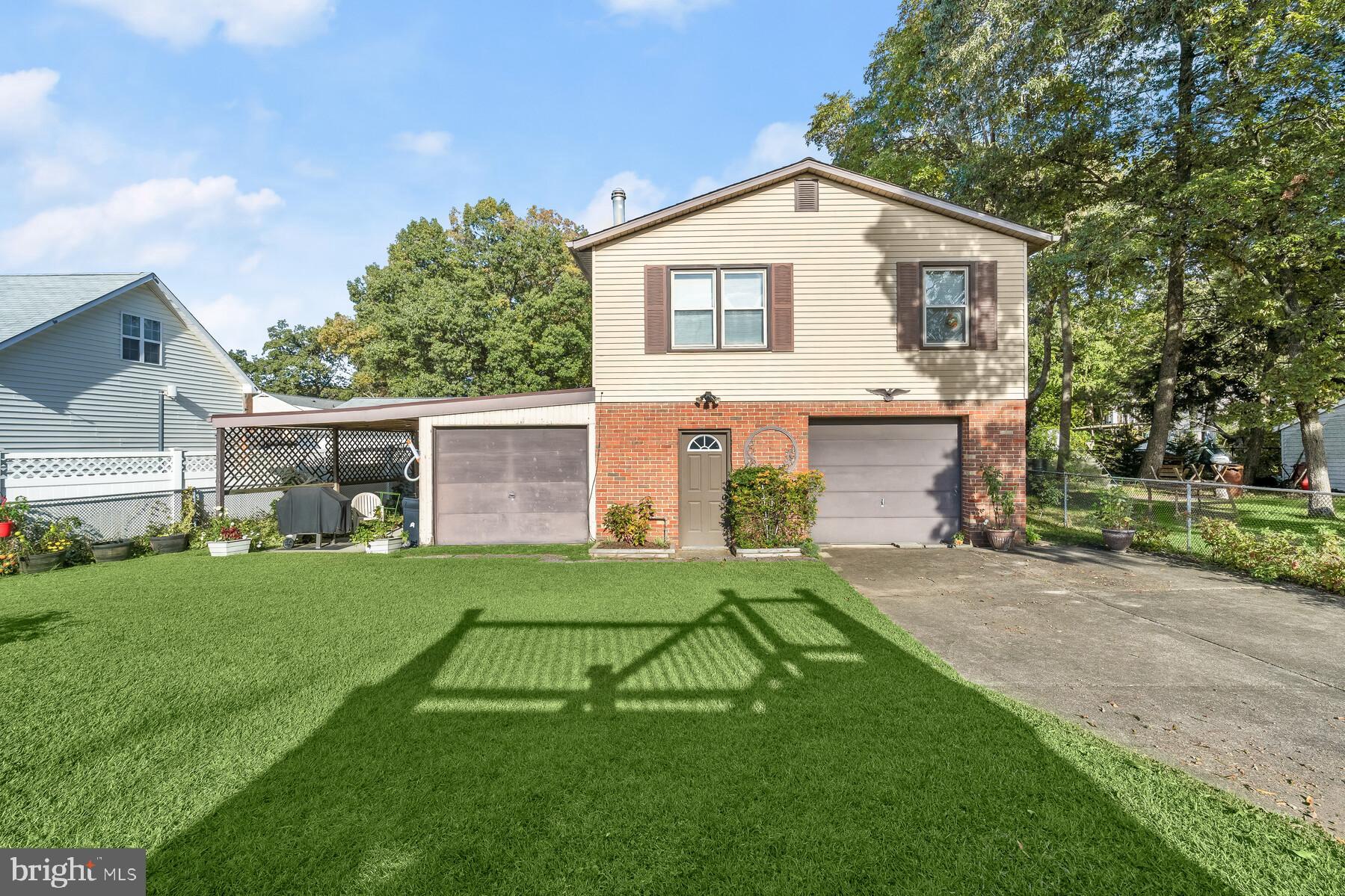 WEST MAGOTHY MANOR - Residential