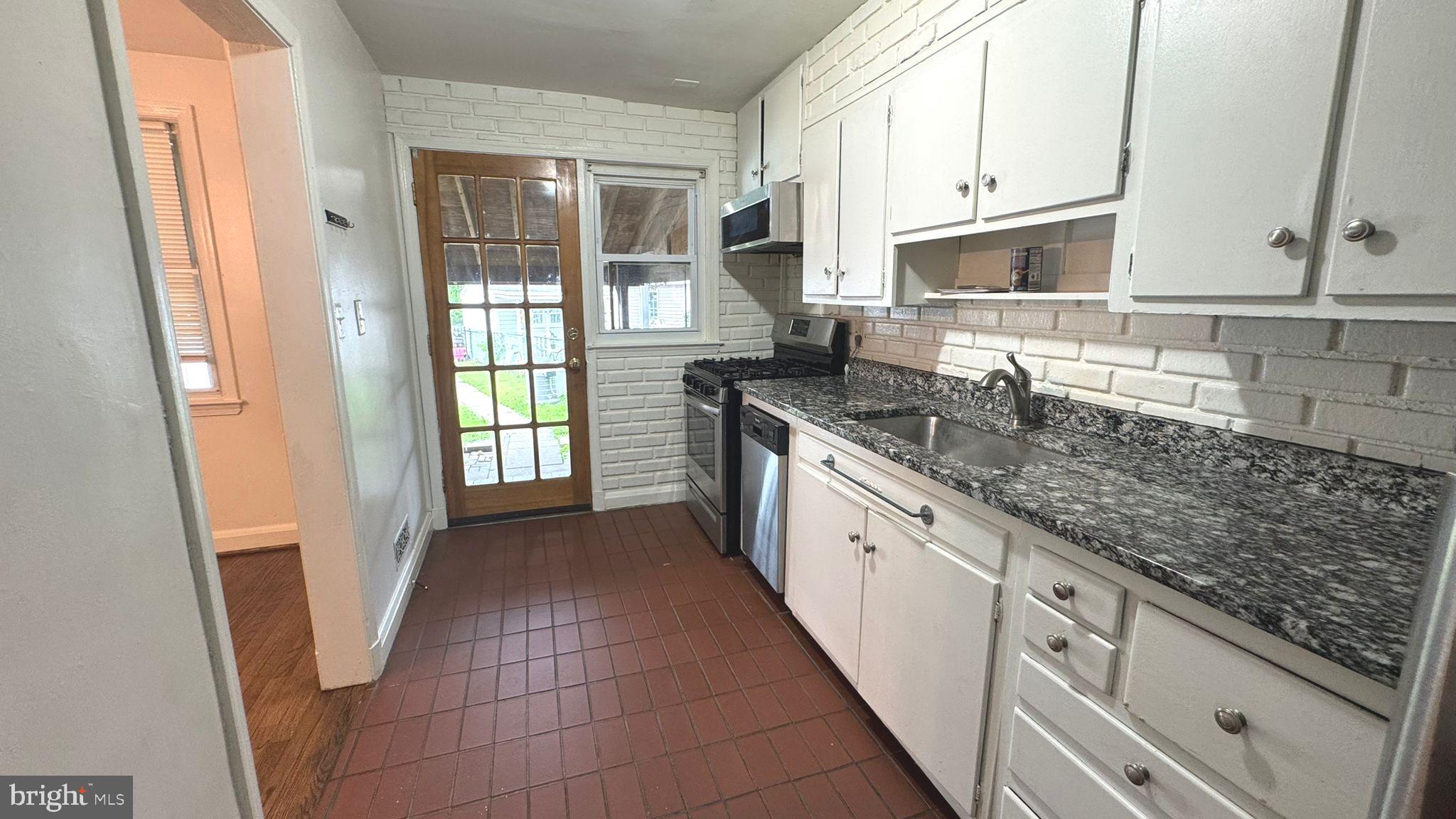 ACADEMY ACRES - Residential Lease