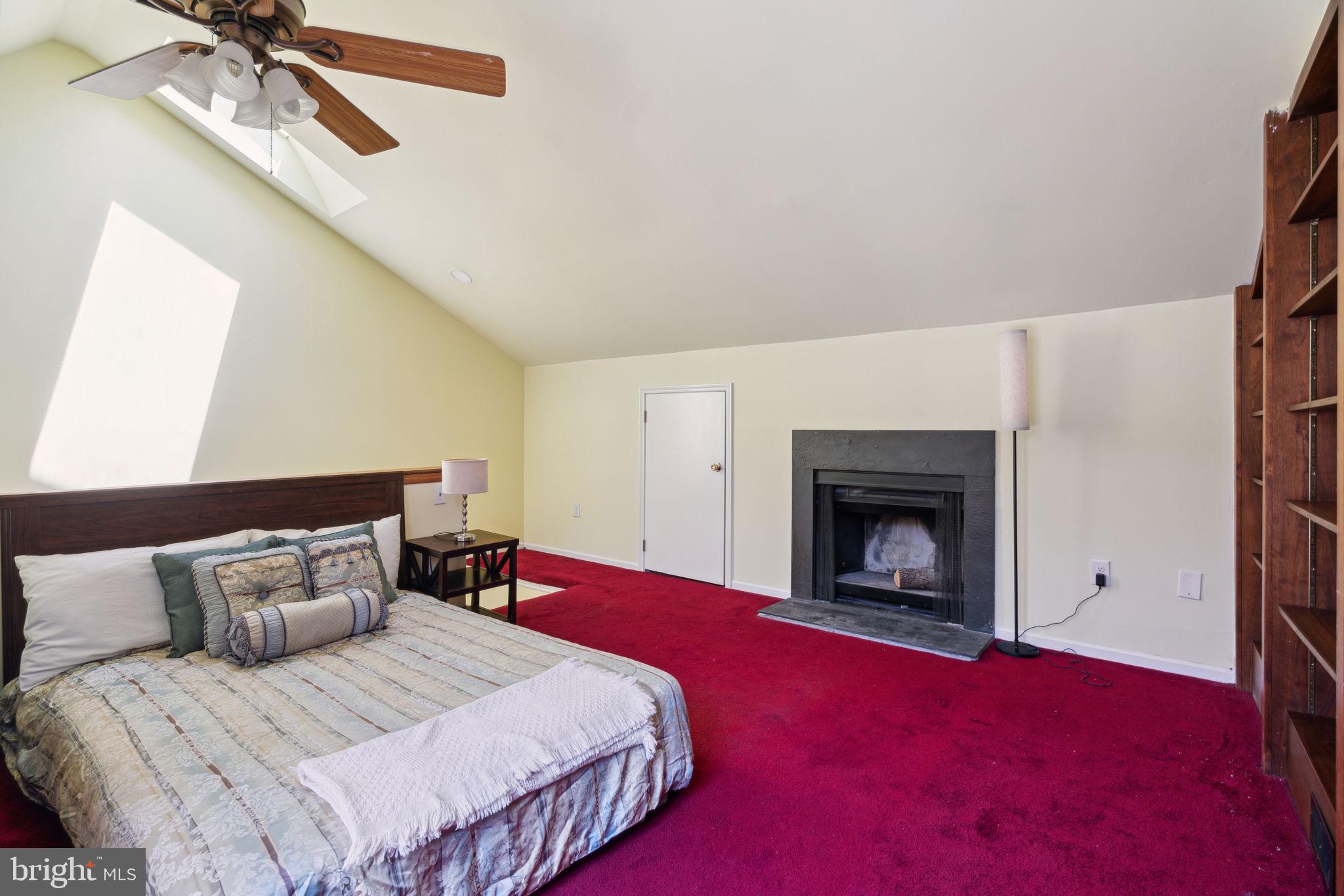 LOGAN SQUARE - Residential