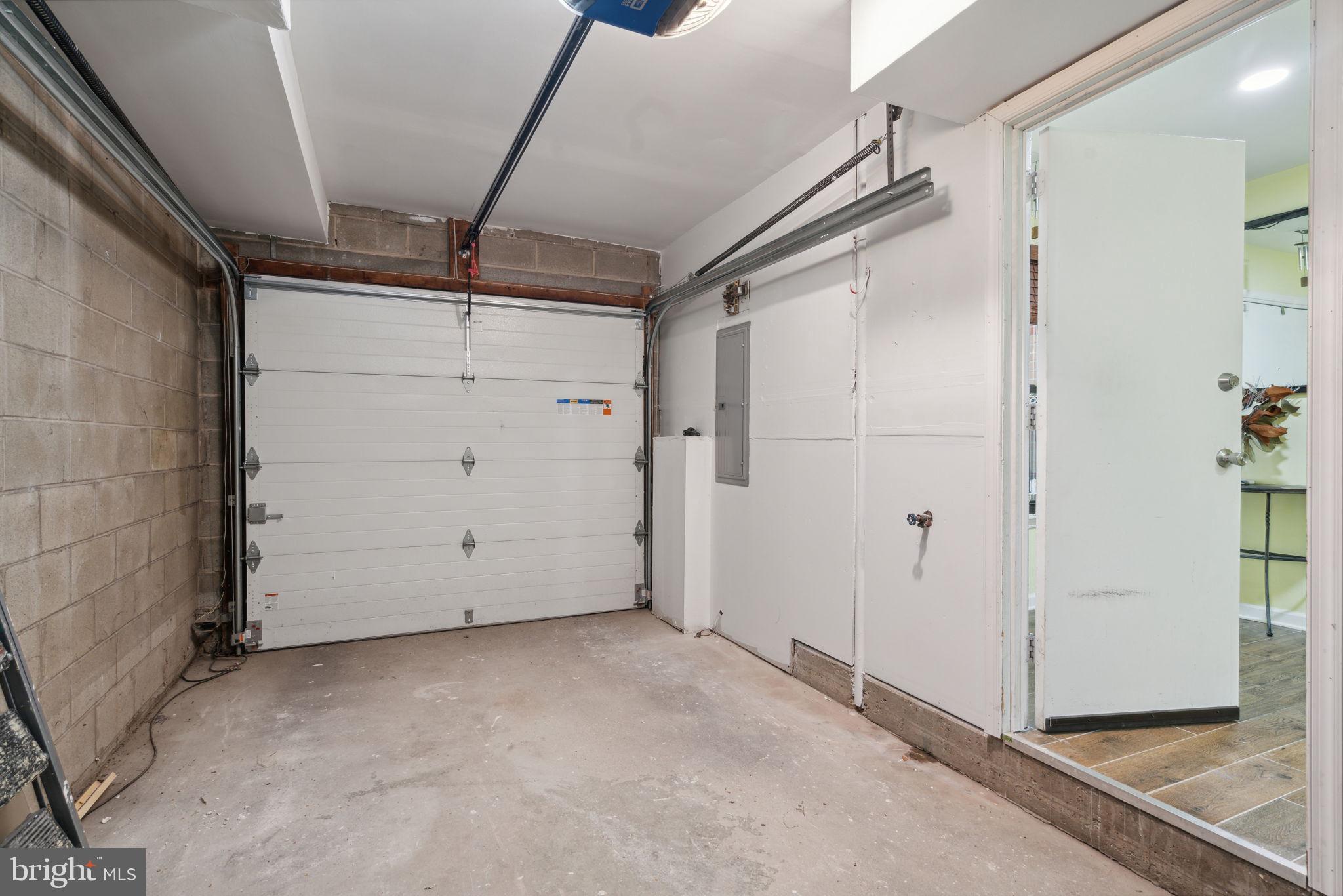 LOGAN SQUARE - Residential