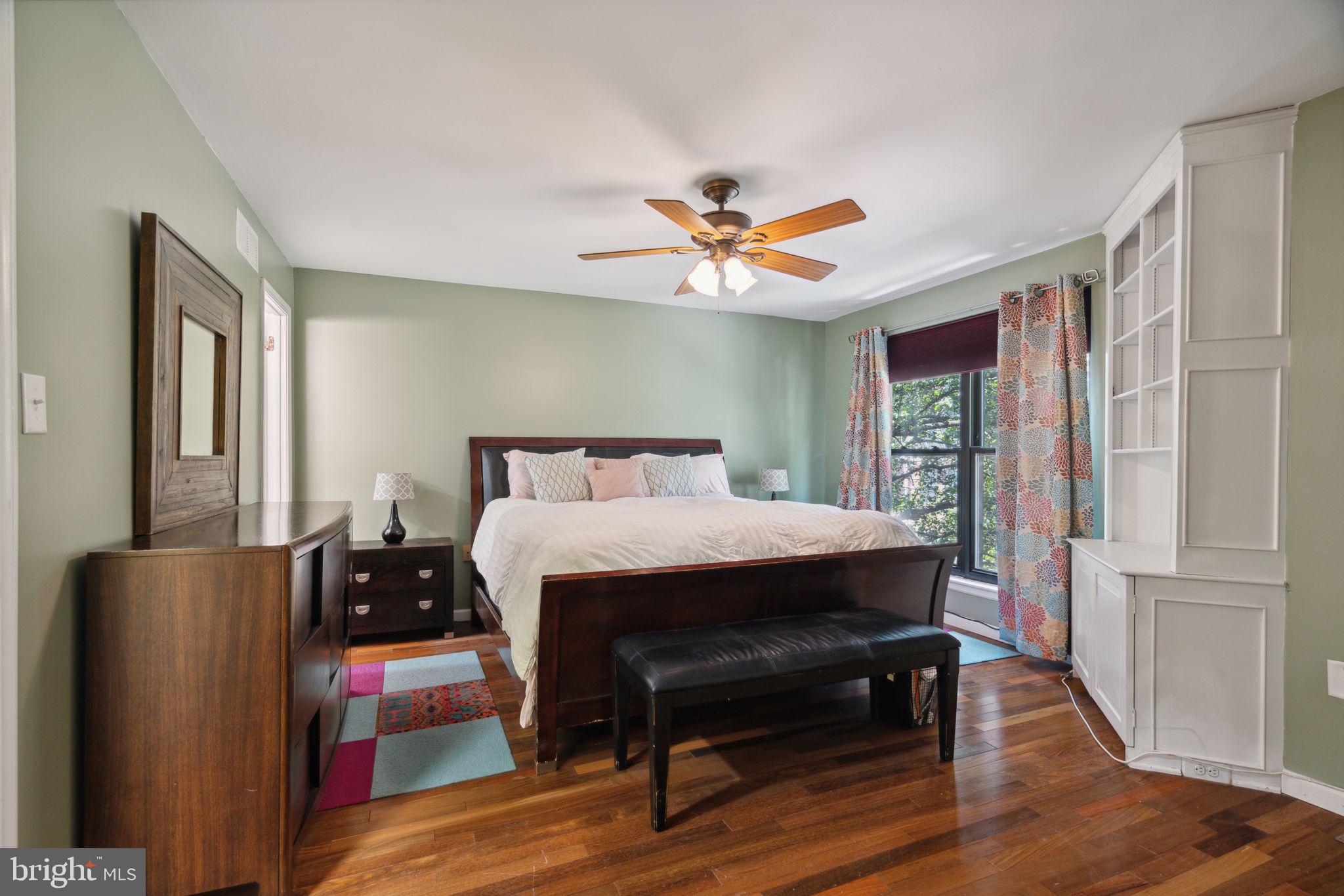 LOGAN SQUARE - Residential