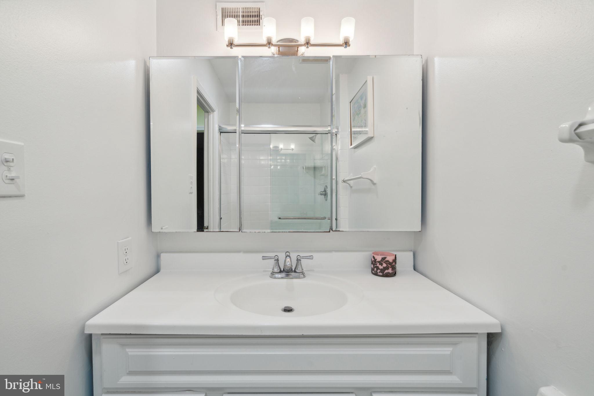 LOGAN SQUARE - Residential