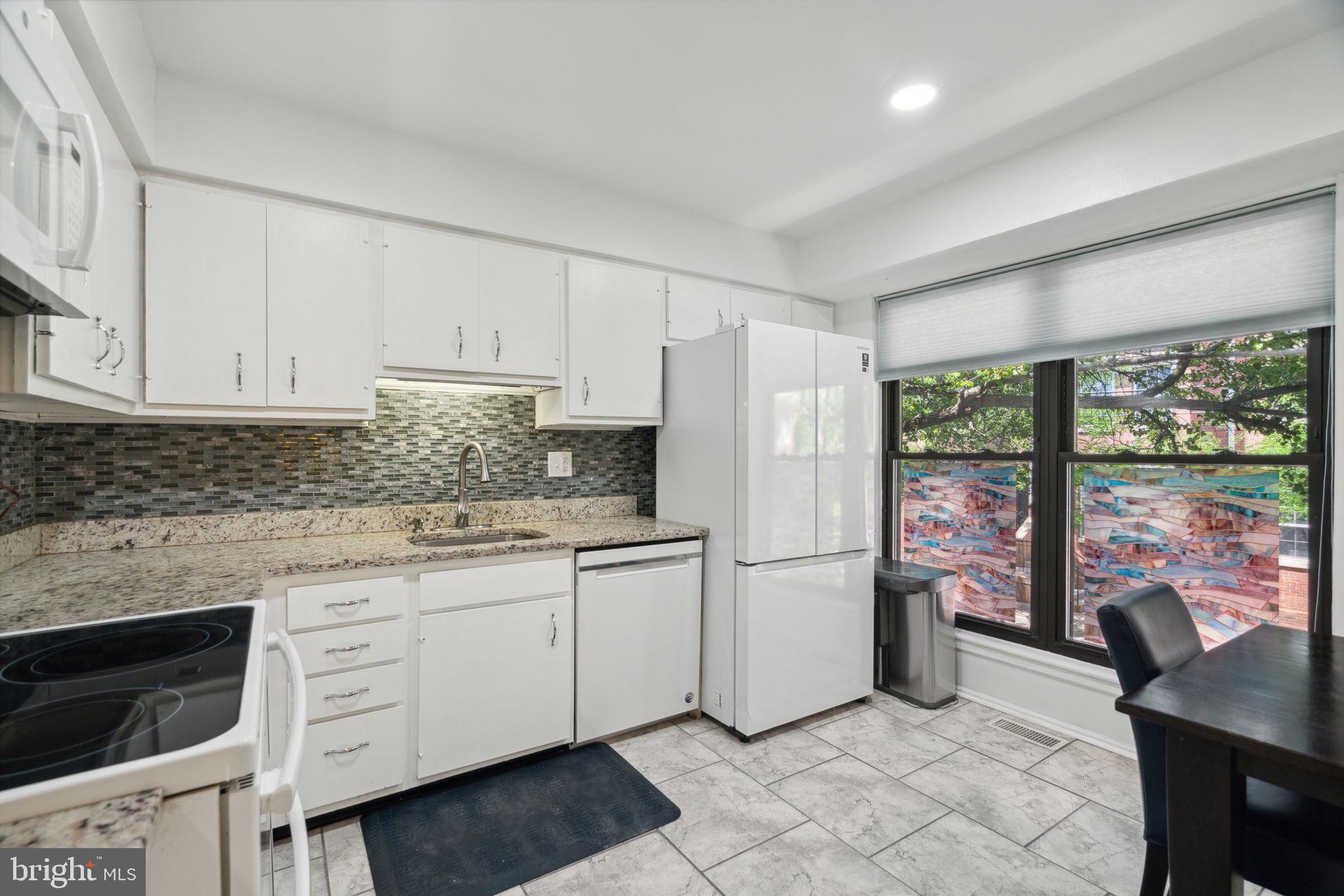 LOGAN SQUARE - Residential