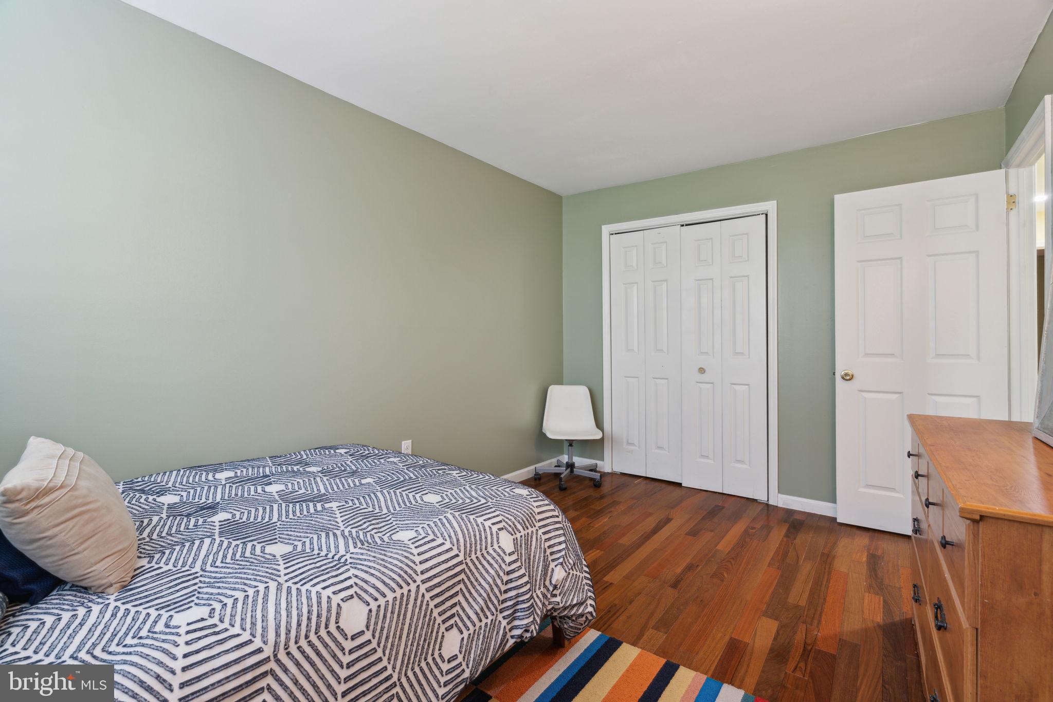 LOGAN SQUARE - Residential