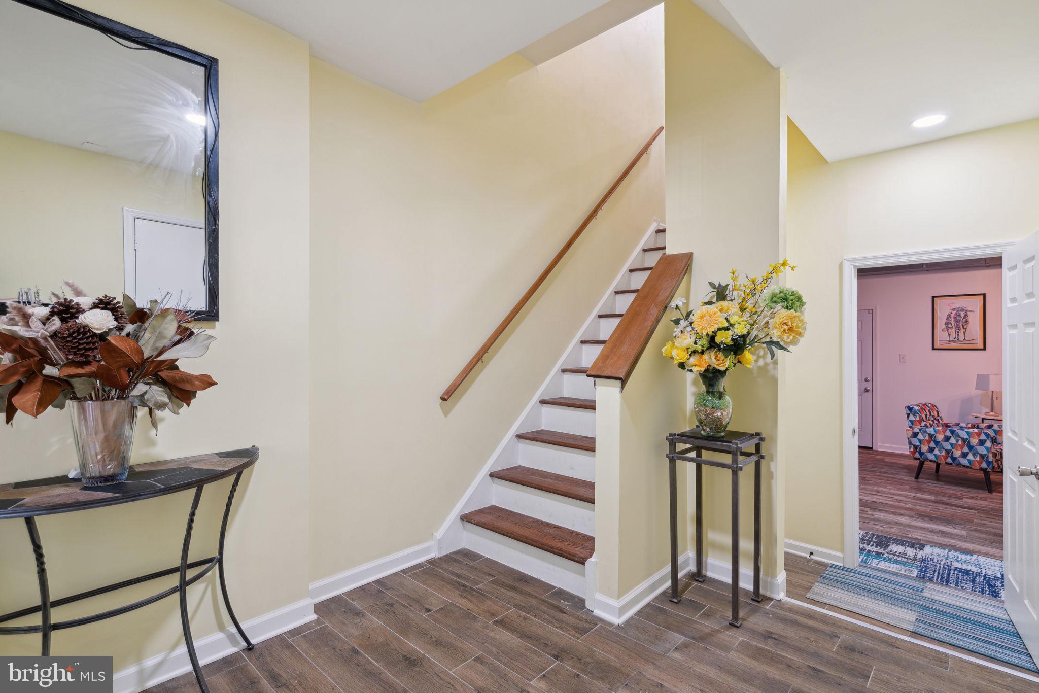 LOGAN SQUARE - Residential