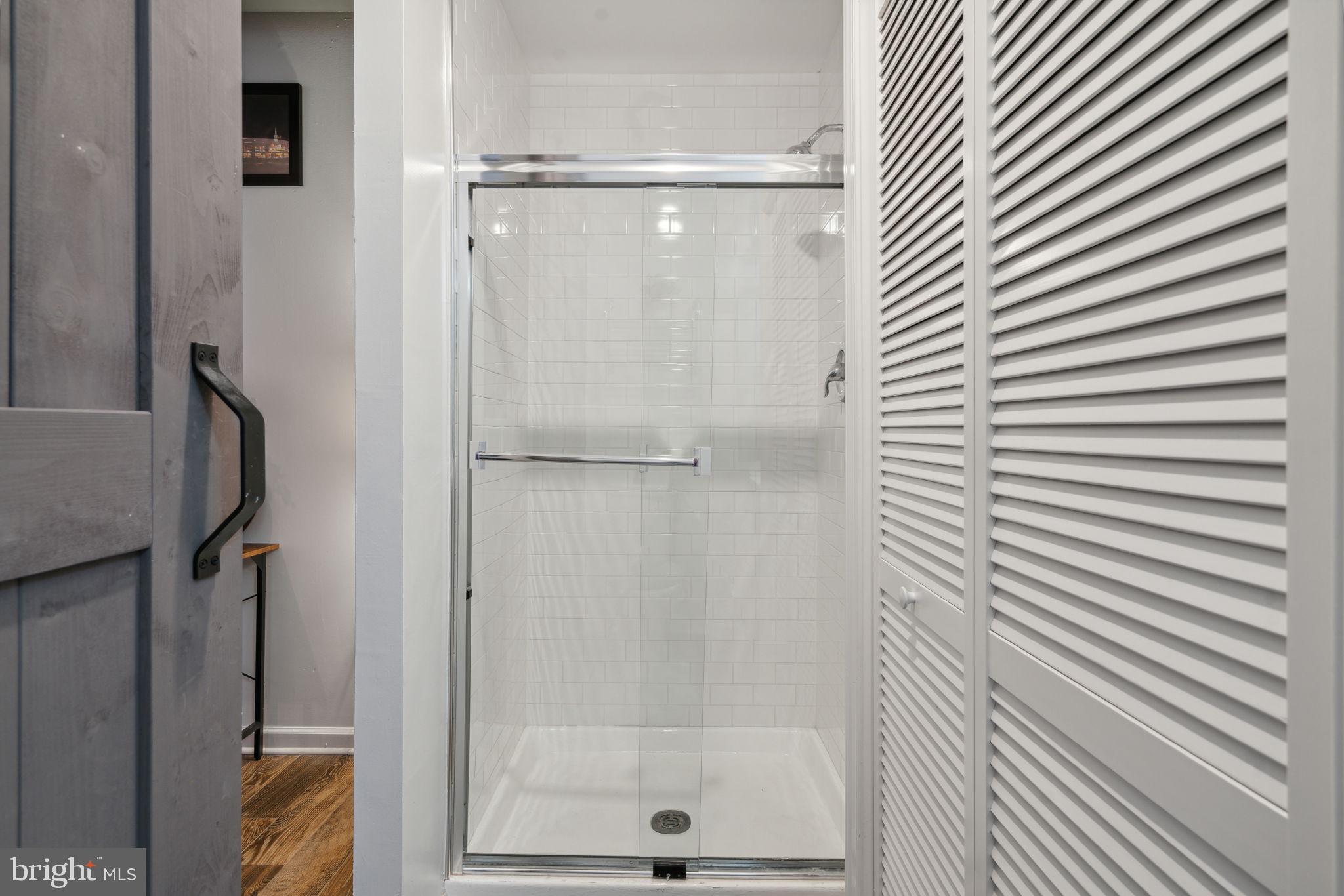 LOGAN SQUARE - Residential