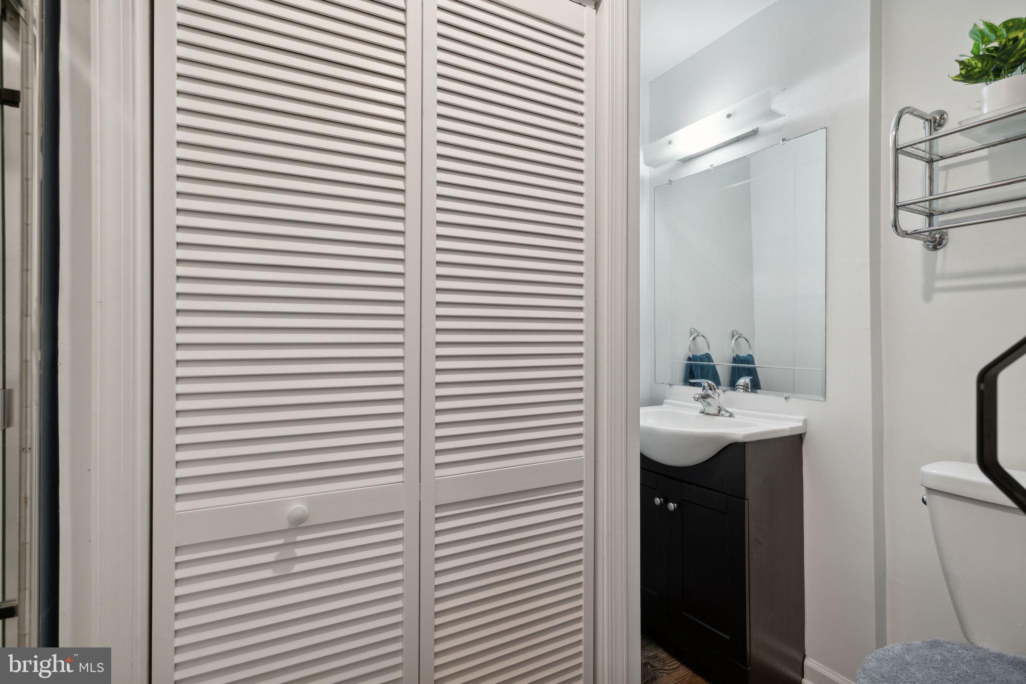 LOGAN SQUARE - Residential