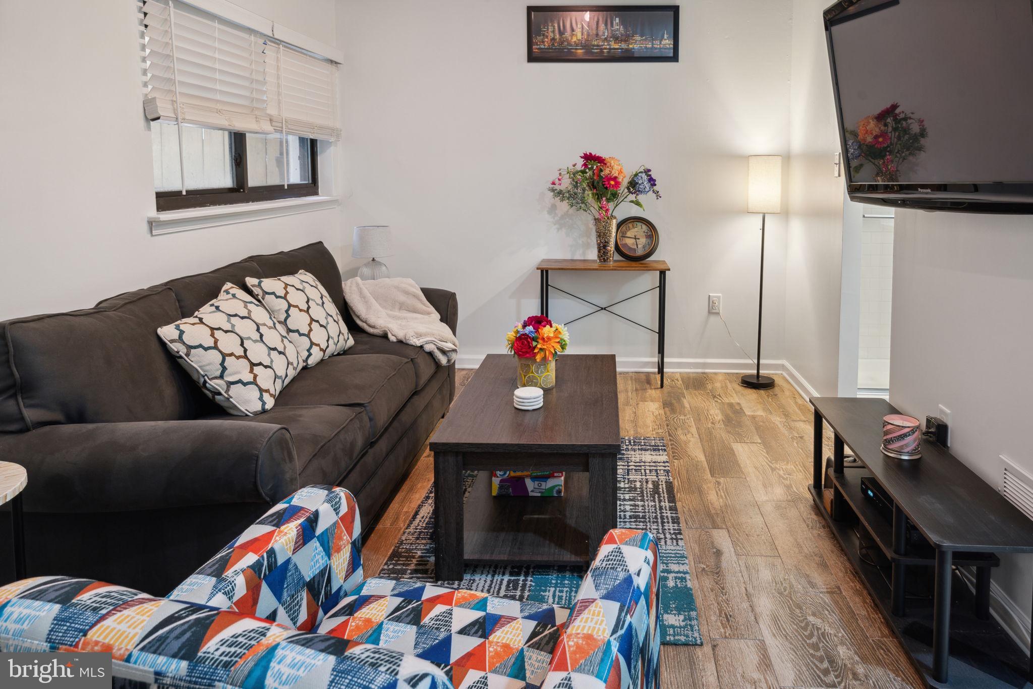 LOGAN SQUARE - Residential