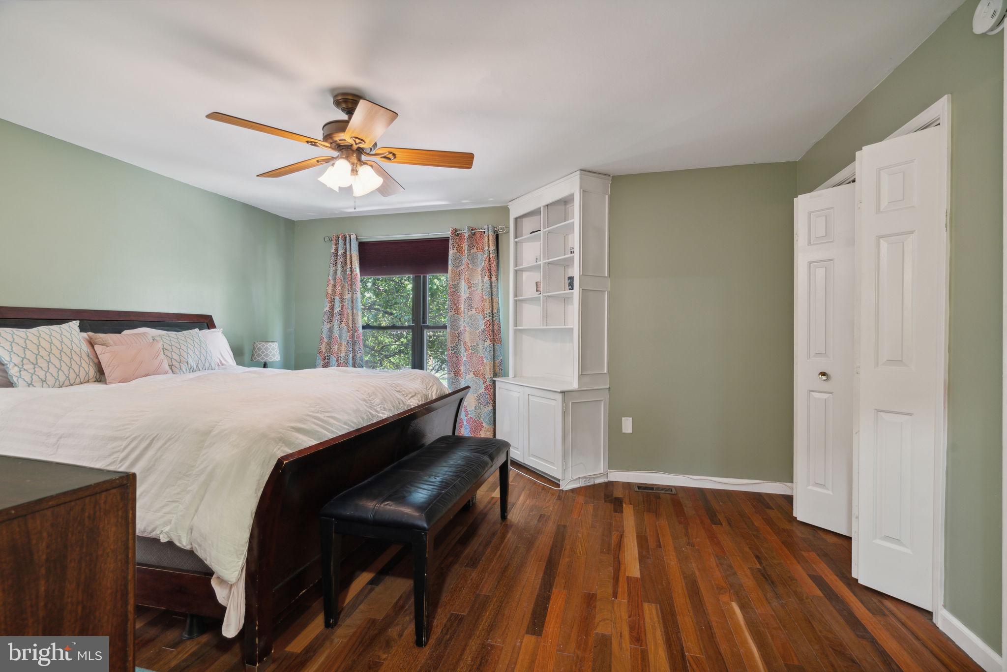 LOGAN SQUARE - Residential