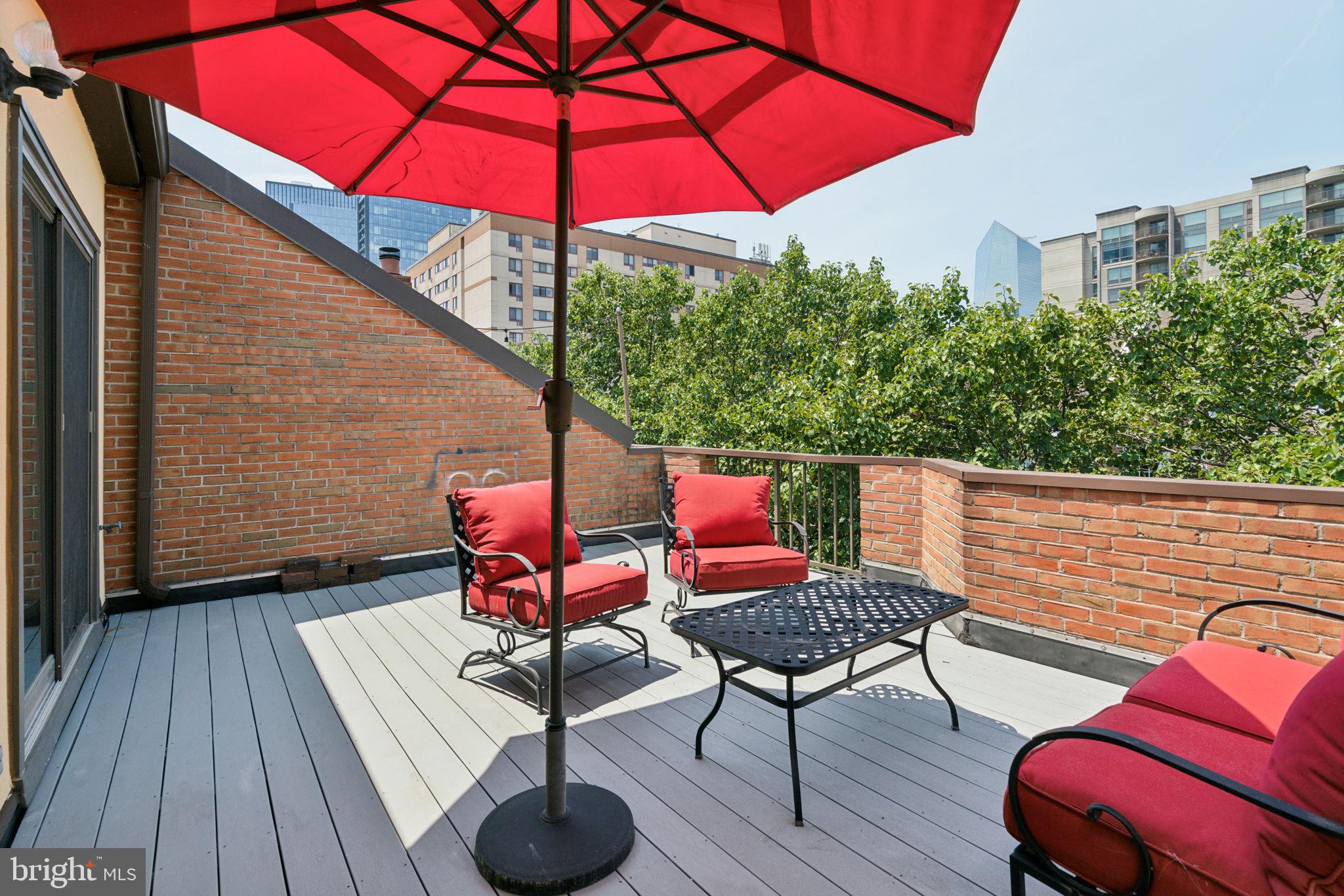 LOGAN SQUARE - Residential