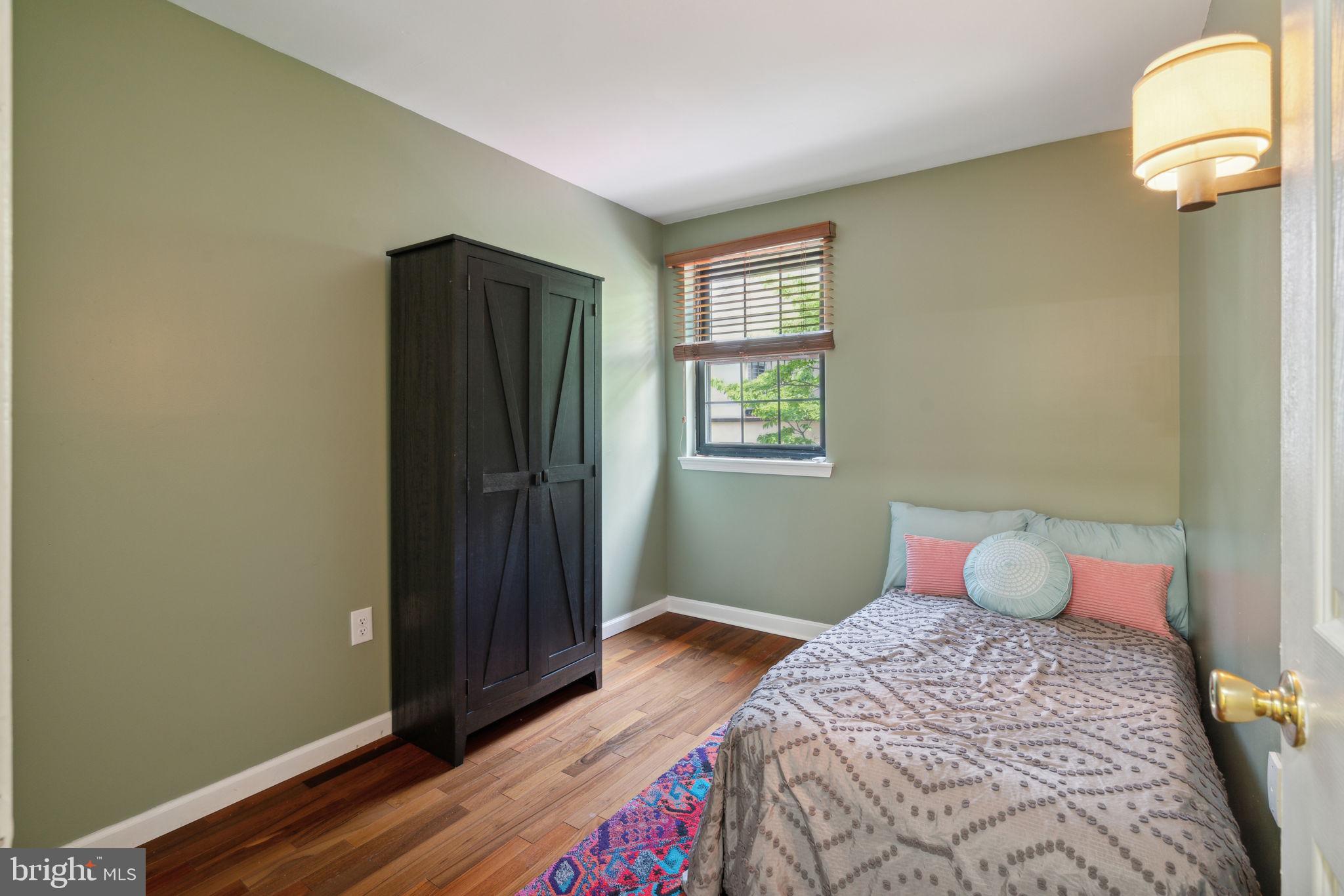 LOGAN SQUARE - Residential