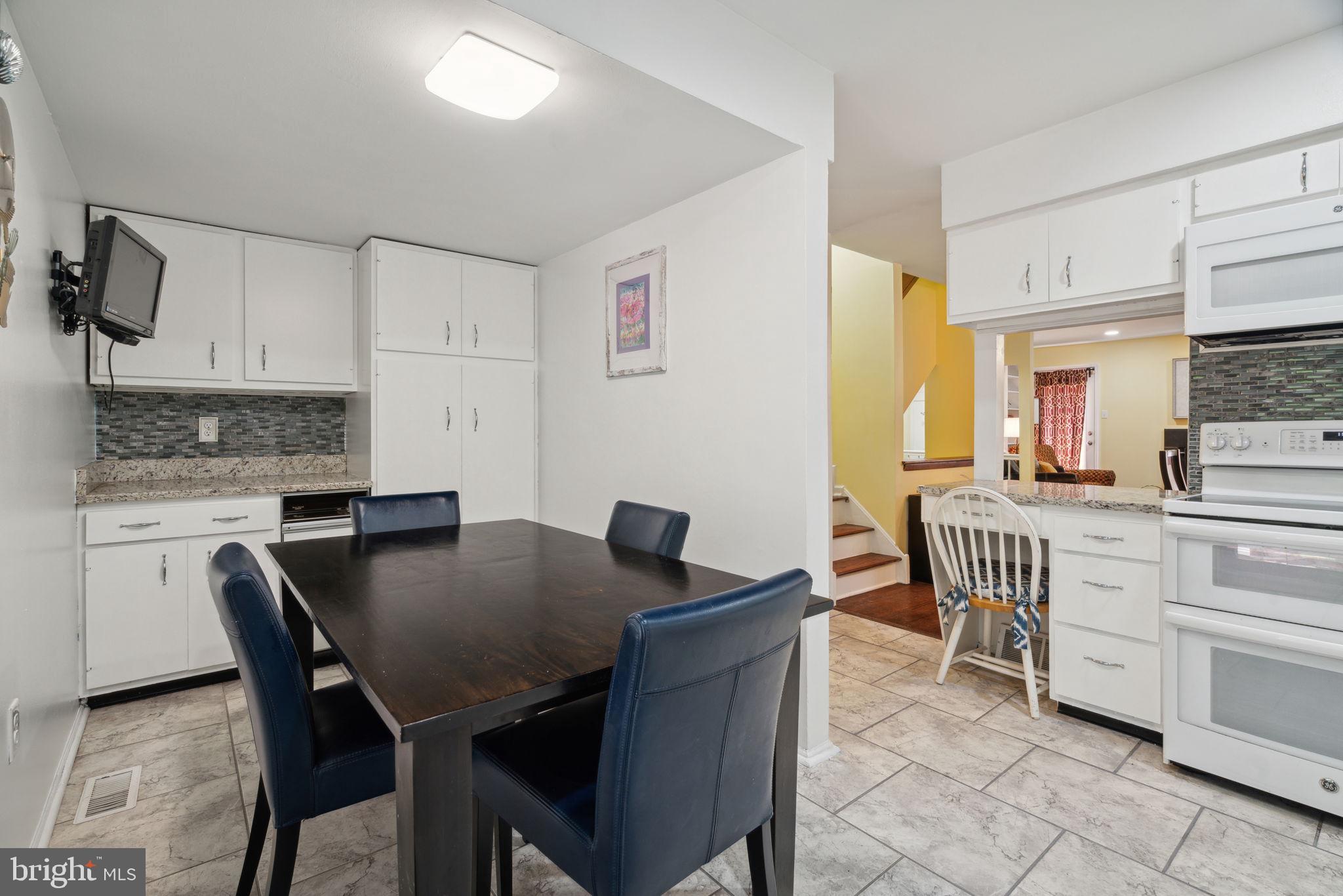 LOGAN SQUARE - Residential