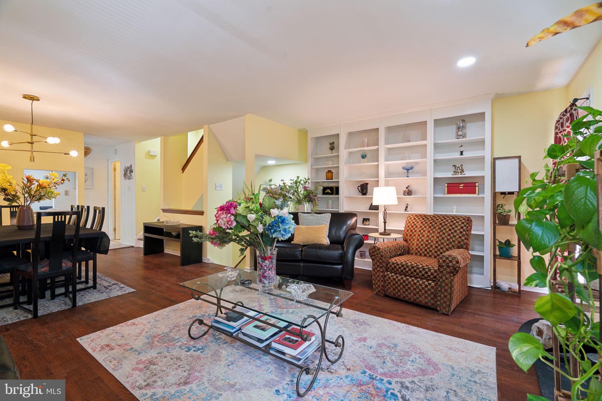 LOGAN SQUARE - Residential