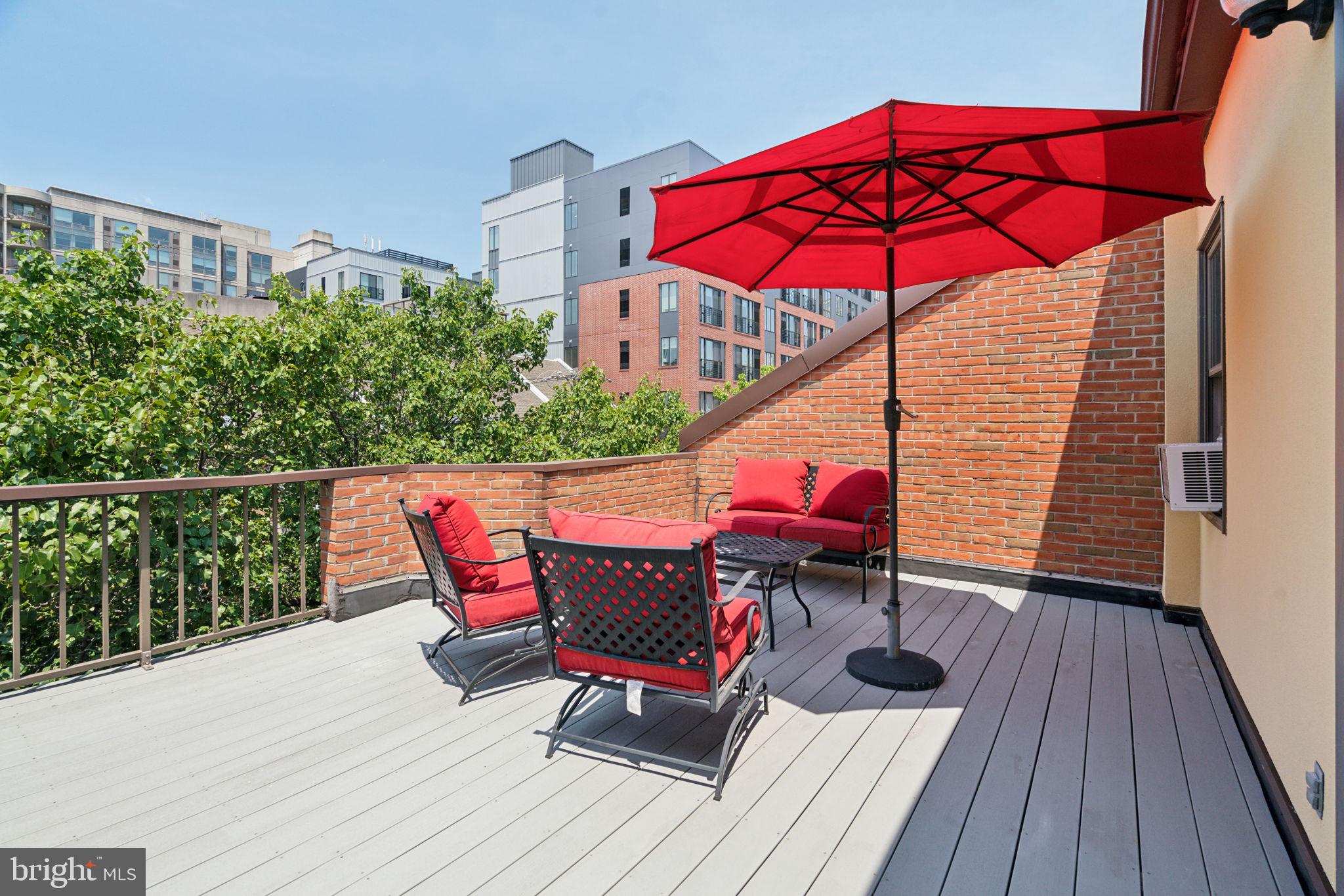 LOGAN SQUARE - Residential