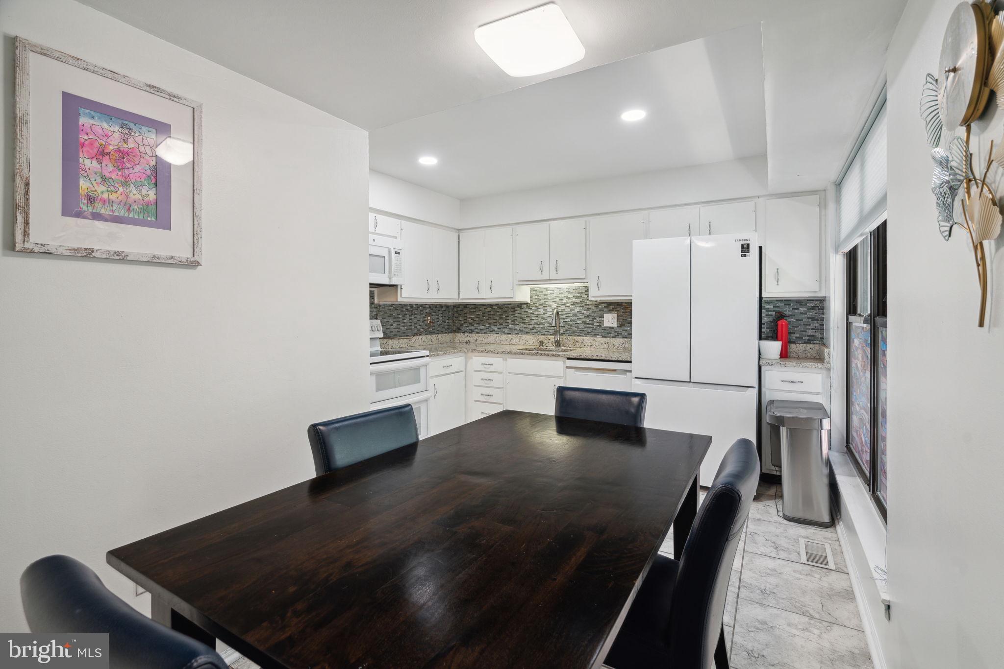 LOGAN SQUARE - Residential