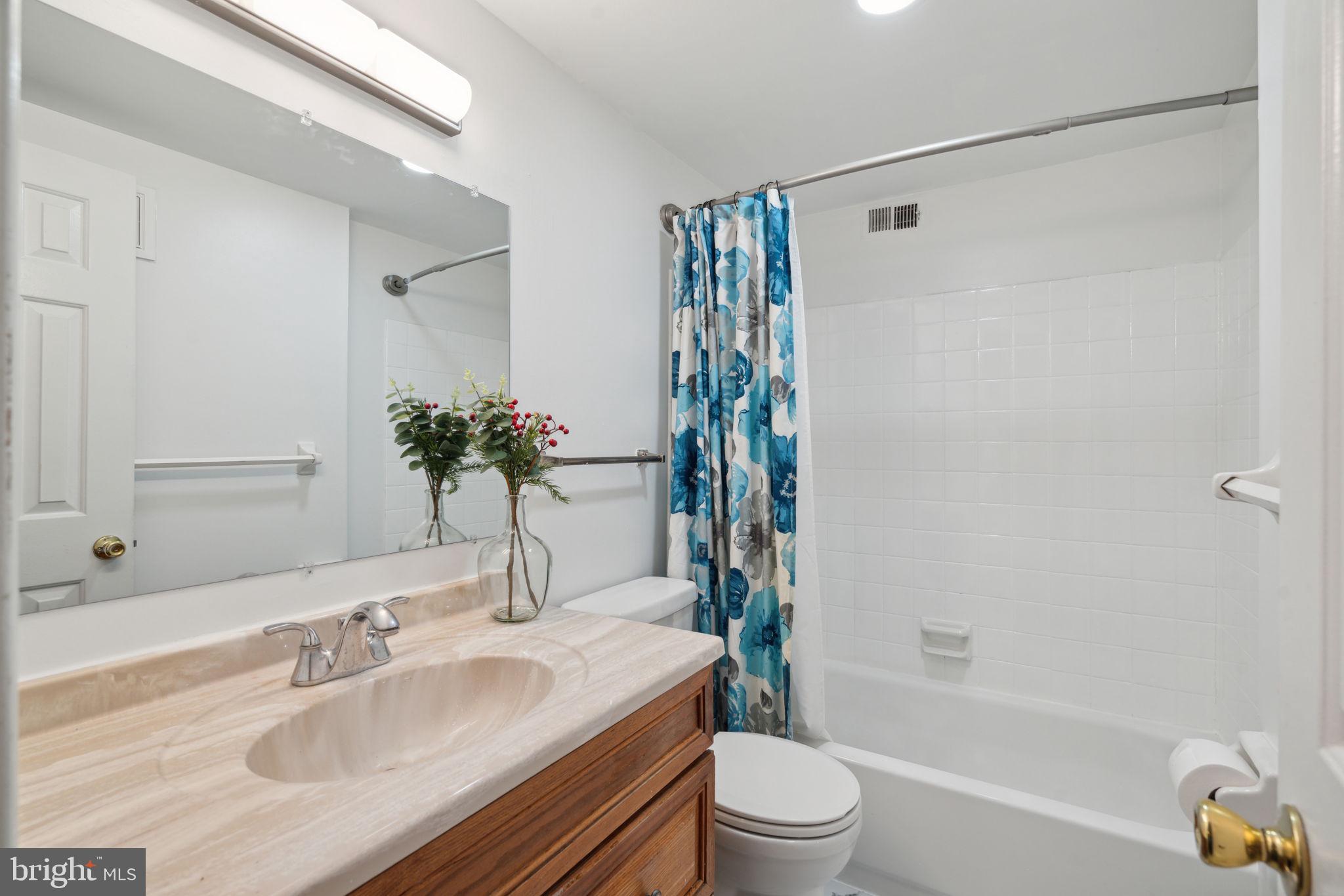 LOGAN SQUARE - Residential