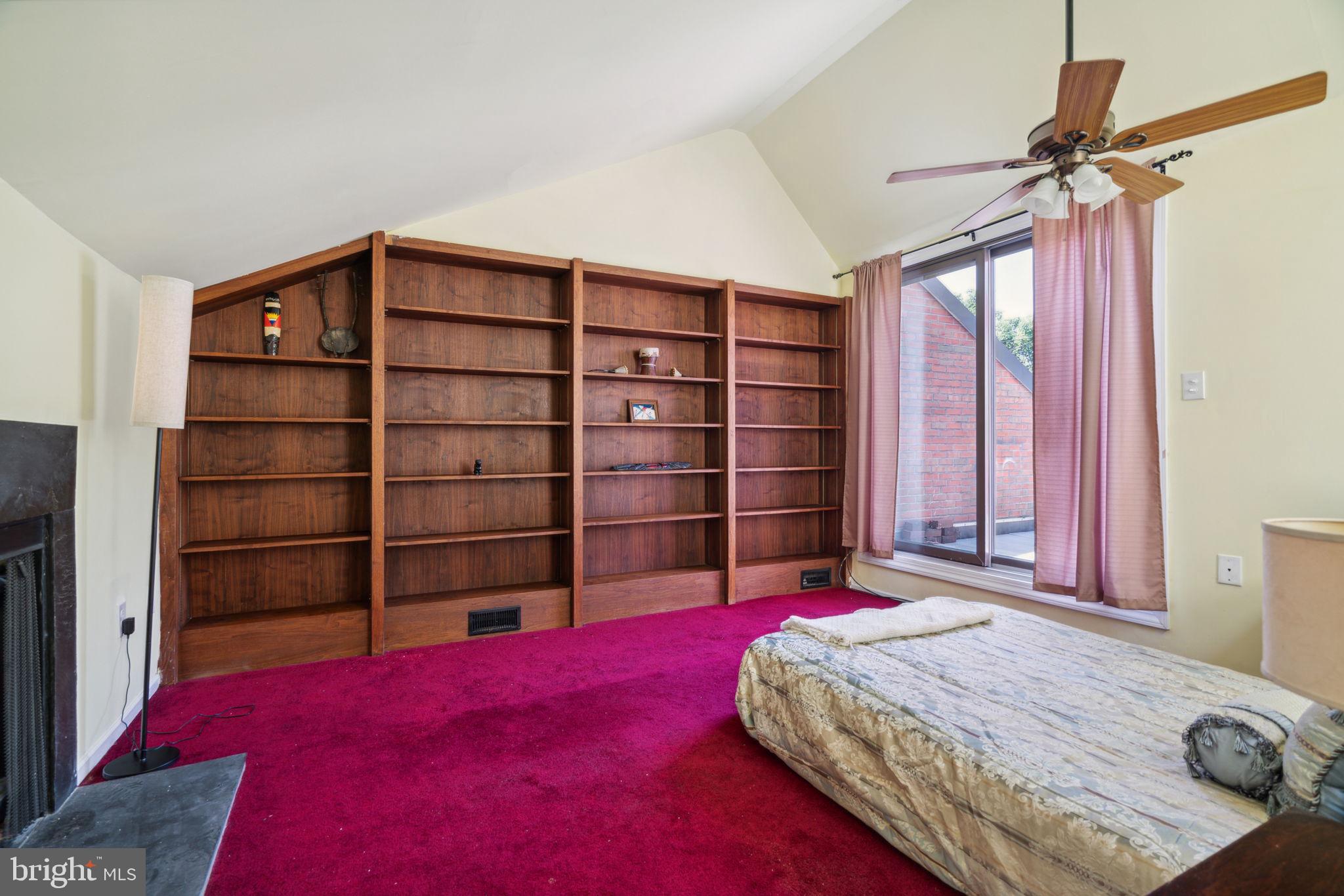 LOGAN SQUARE - Residential