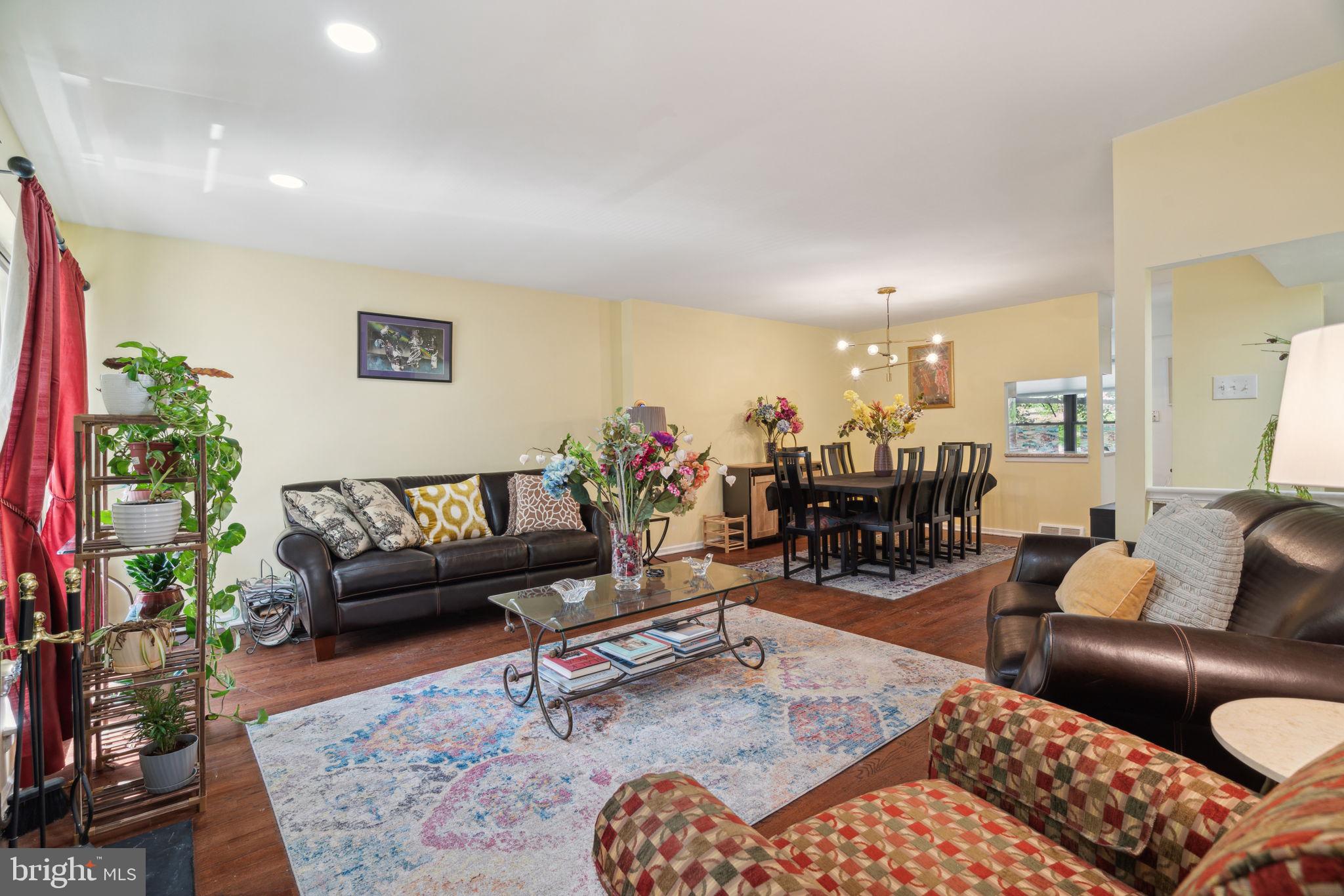 LOGAN SQUARE - Residential