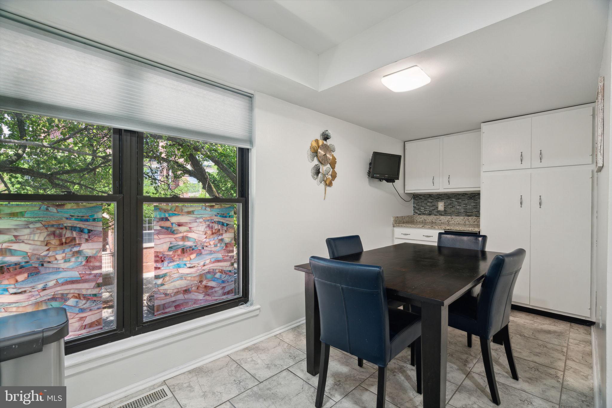 LOGAN SQUARE - Residential