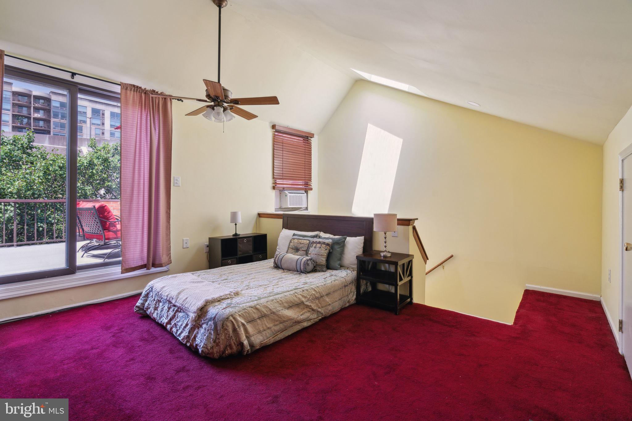 LOGAN SQUARE - Residential