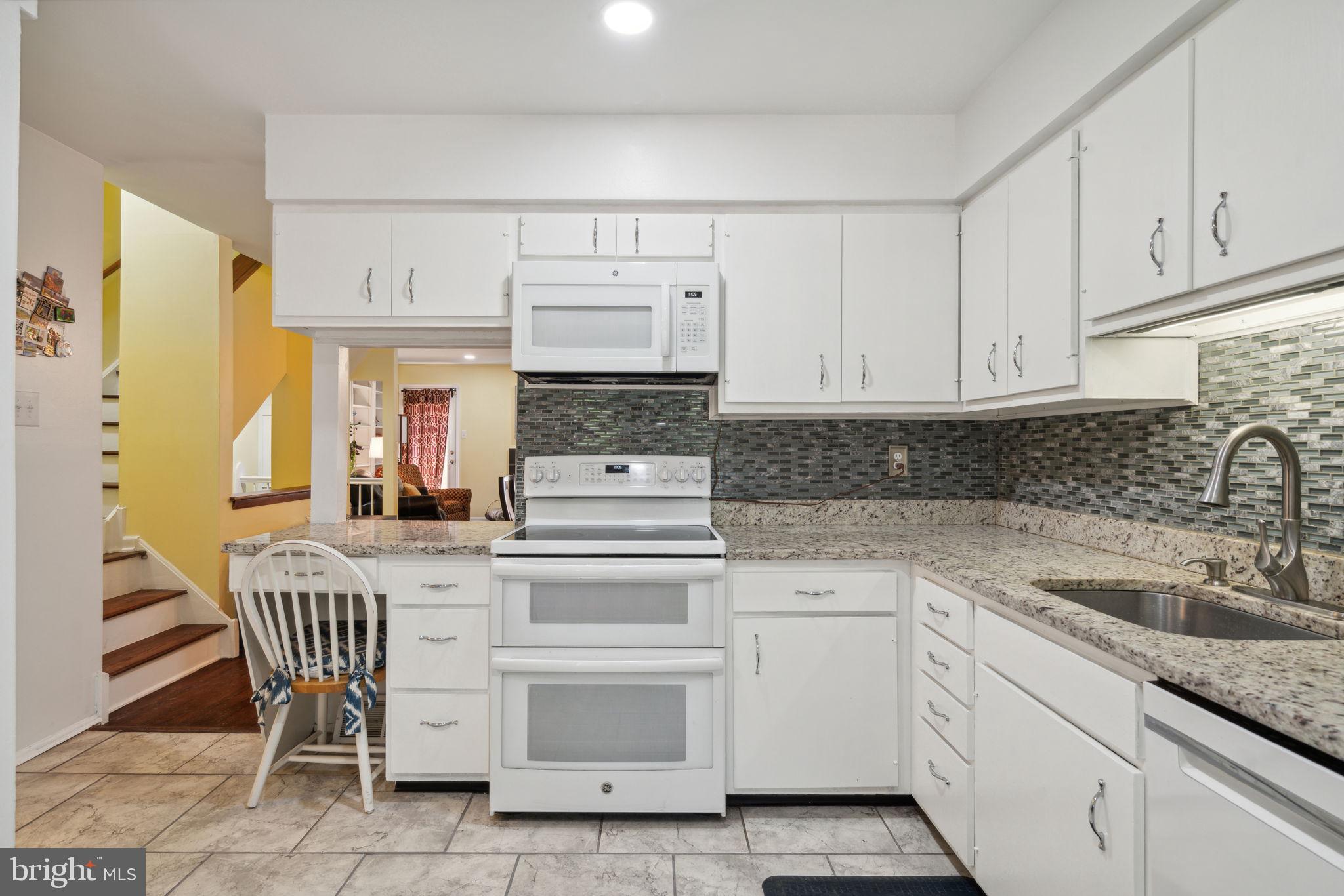 LOGAN SQUARE - Residential