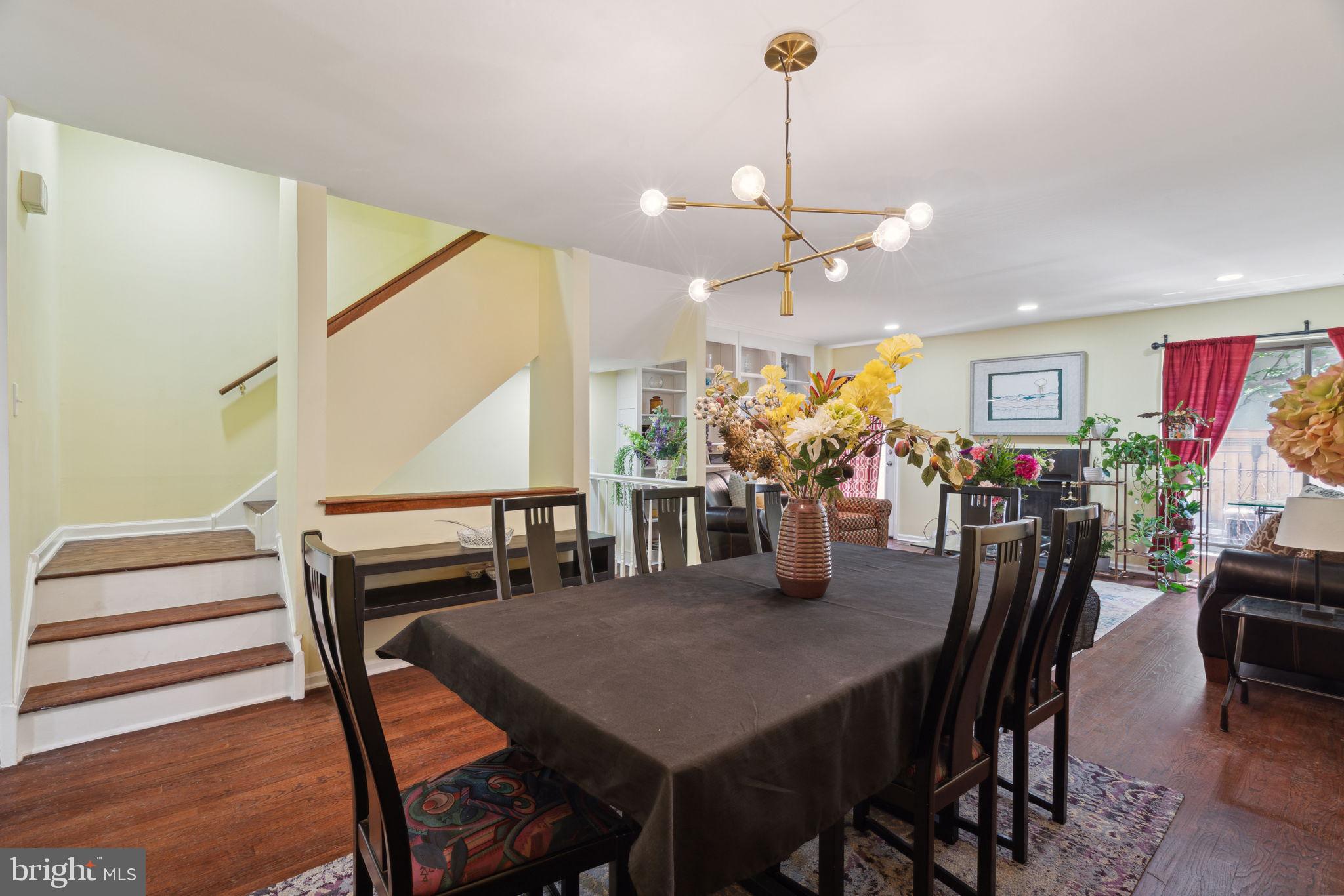 LOGAN SQUARE - Residential