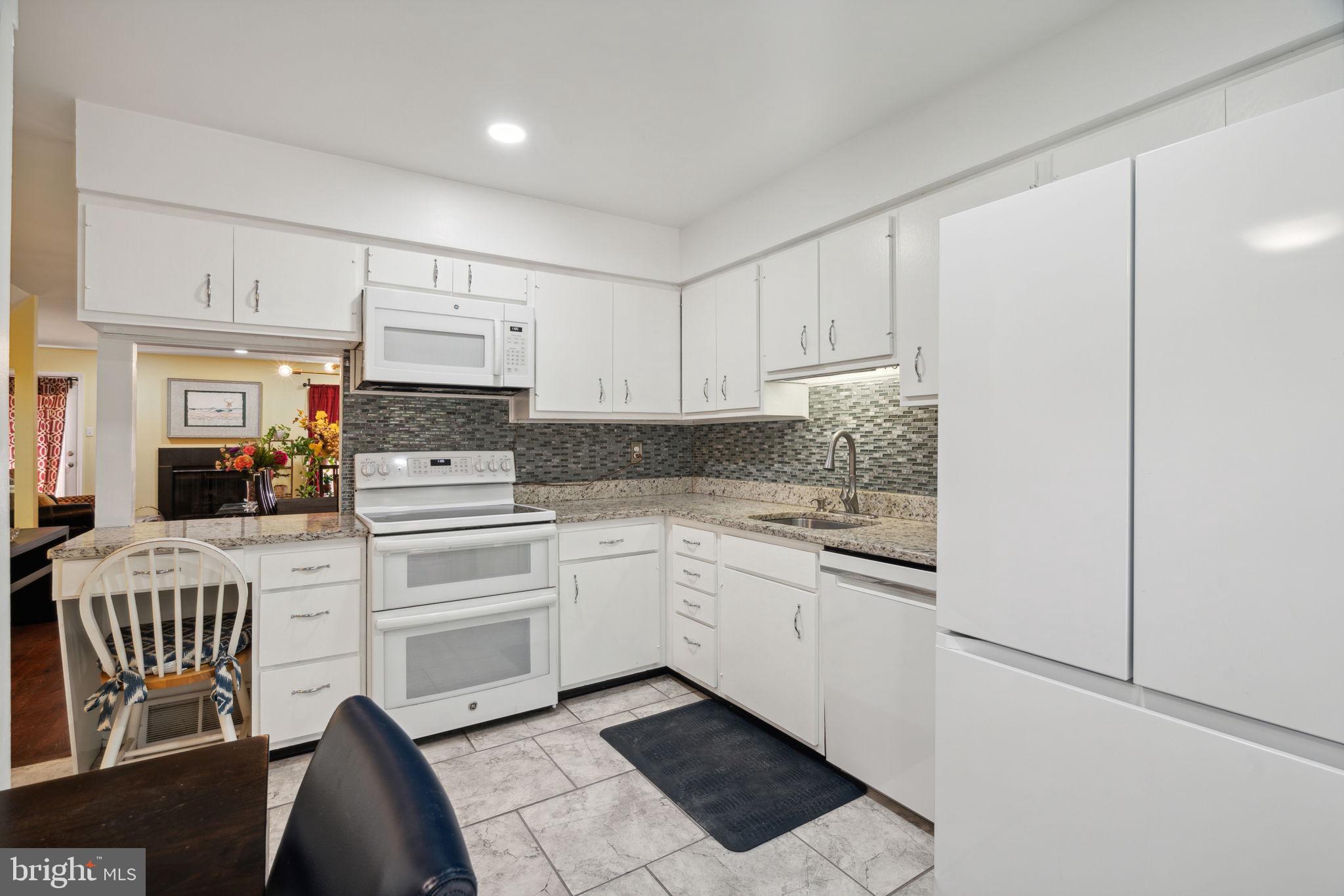 LOGAN SQUARE - Residential