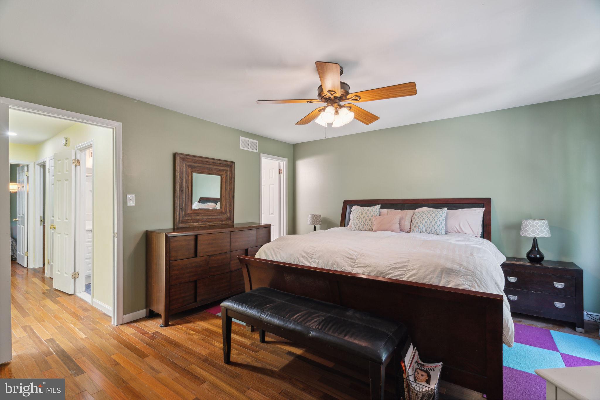 LOGAN SQUARE - Residential