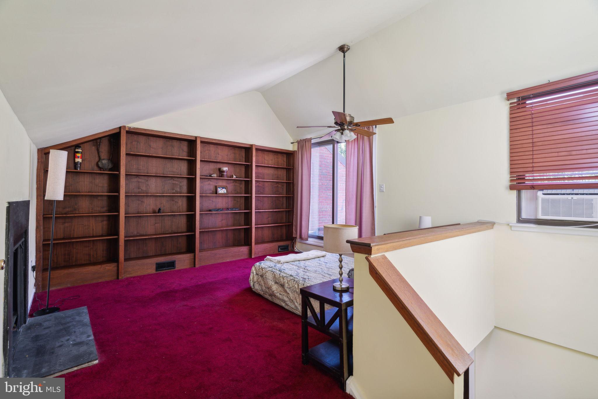 LOGAN SQUARE - Residential