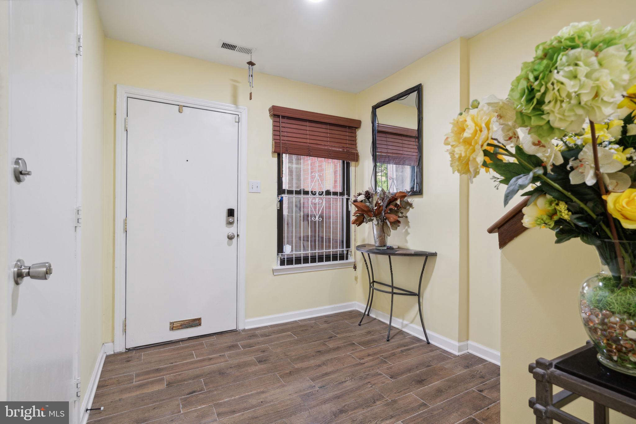 LOGAN SQUARE - Residential