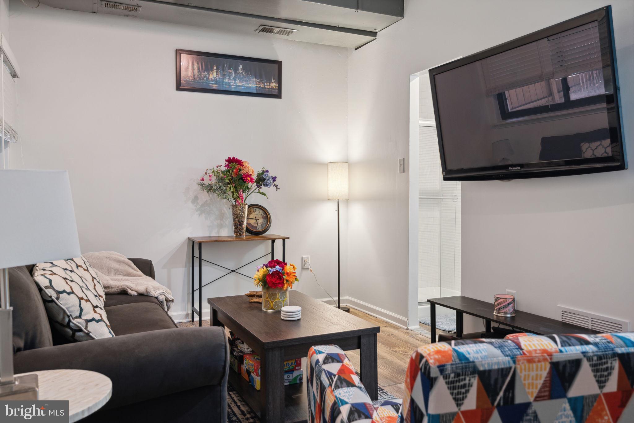 LOGAN SQUARE - Residential