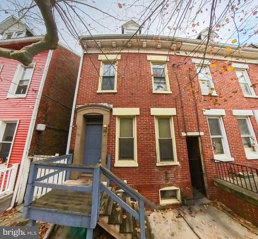 Rare Downtown York City Property: Nestled in the heart of the city, this unique property offers the convenience of urban living with easy walking access to an array of restaurants, bars, coffee shops, bookstores, a dog park, the rail trail, and the vibrant Central Market. While the property requires some tender loving care, it boasts strong foundational qualities and excellent potential for a customized renovation. The size is ideal, offering a balance of space without being overwhelming, making it a perfect candidate for a manageable remodel. Despite its historical character, the interior layout is surprisingly modern. The property also features a spacious backyard, adjoining a York City parking lot. This offers the flexibility to rent a parking space from the city or to utilize off street parking options. This property presents a rare opportunity for those seeking a blend of classic charm and modern convenience.