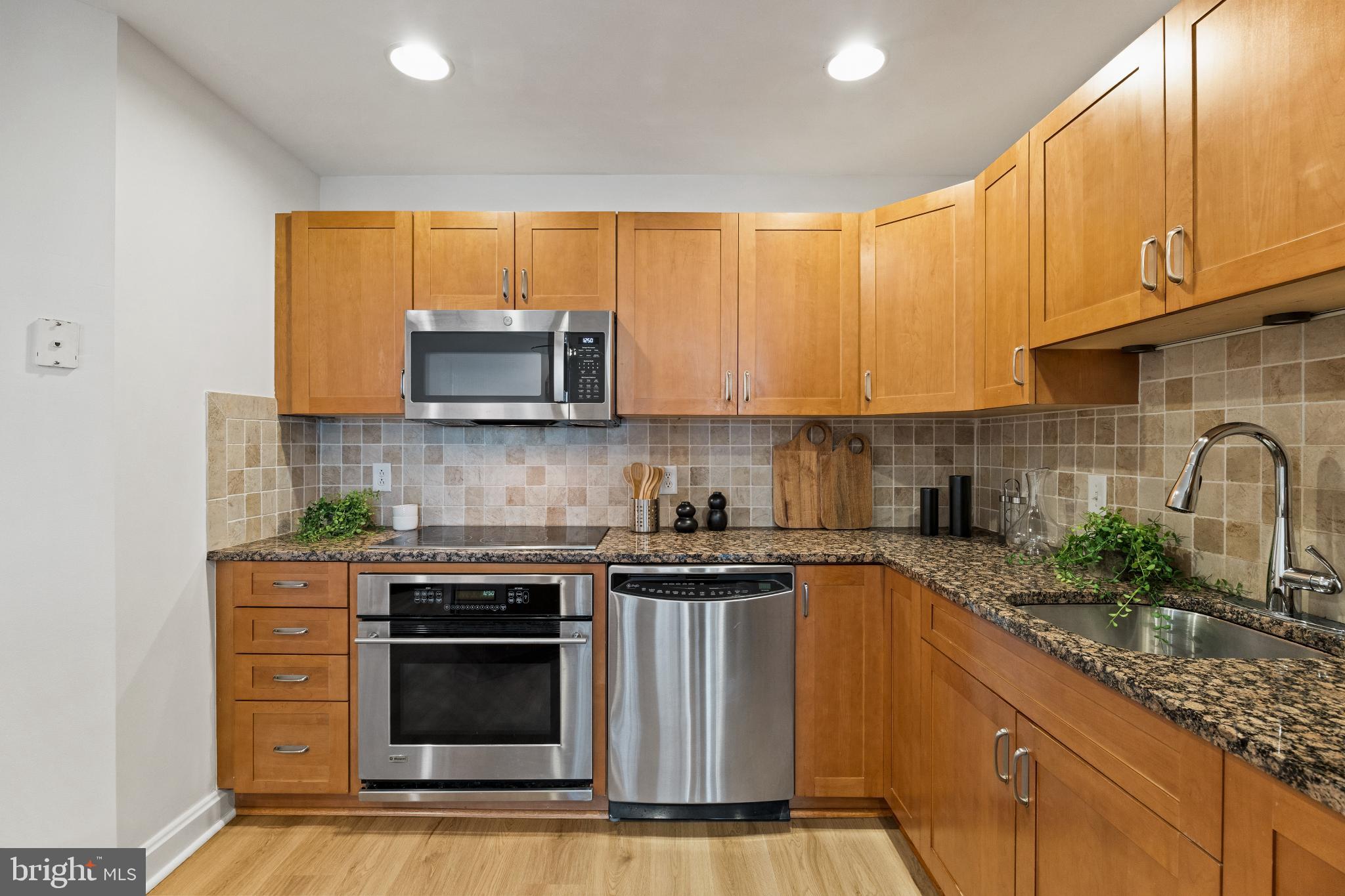 WATERFRONT SQUARE - Residential