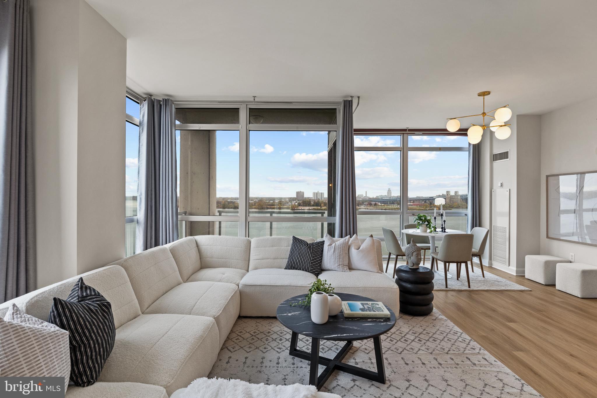 WATERFRONT SQUARE - Residential