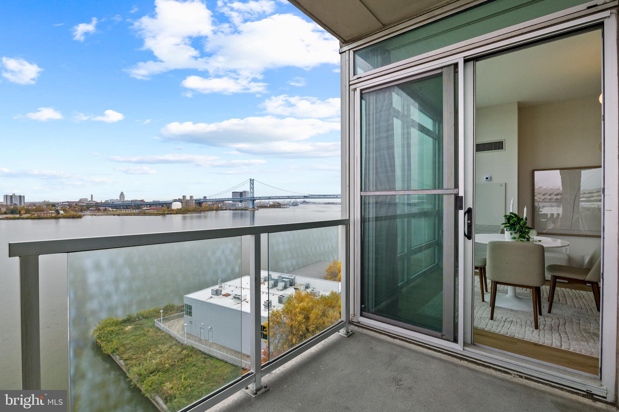 WATERFRONT SQUARE - Residential