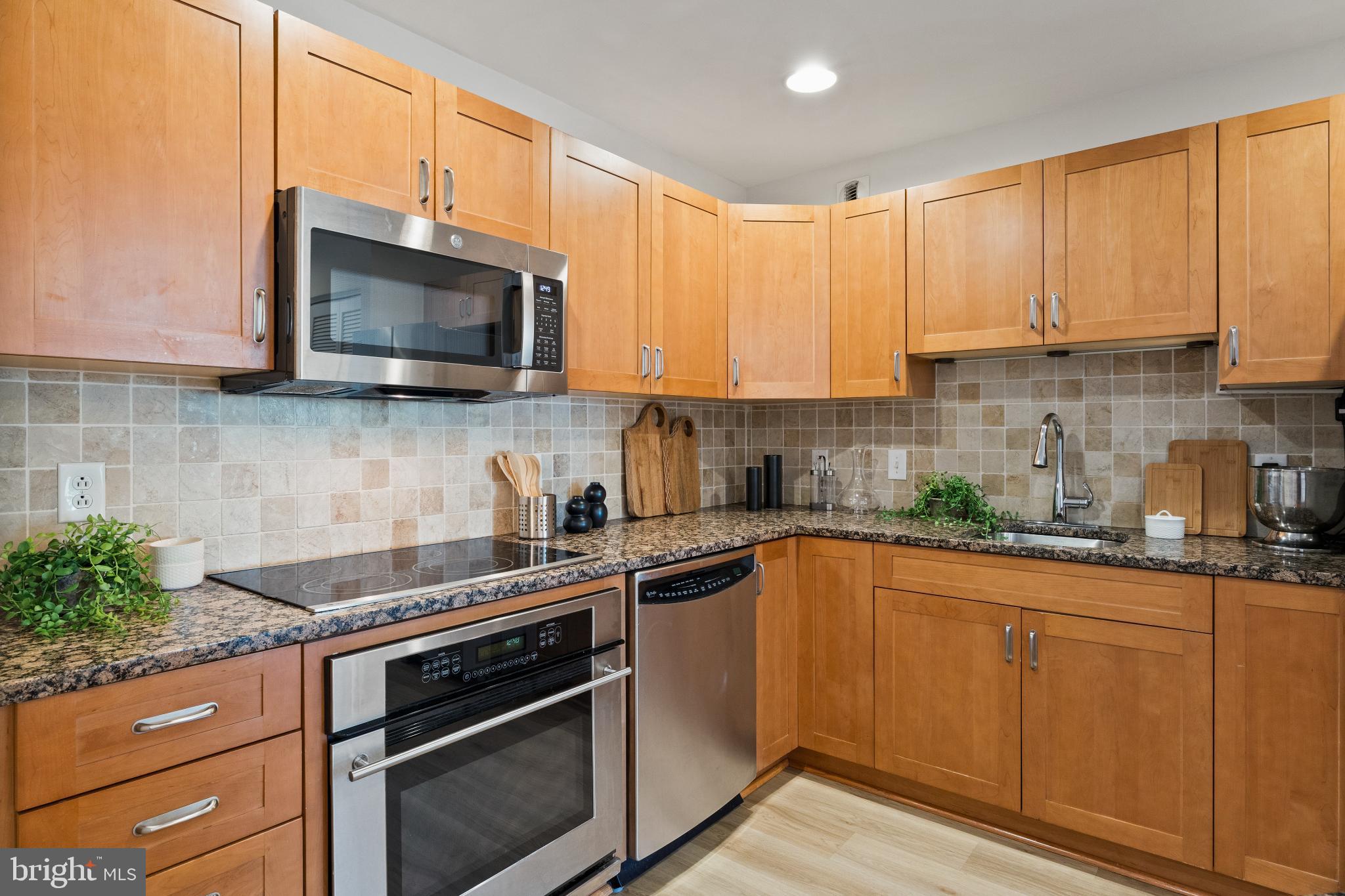 WATERFRONT SQUARE - Residential