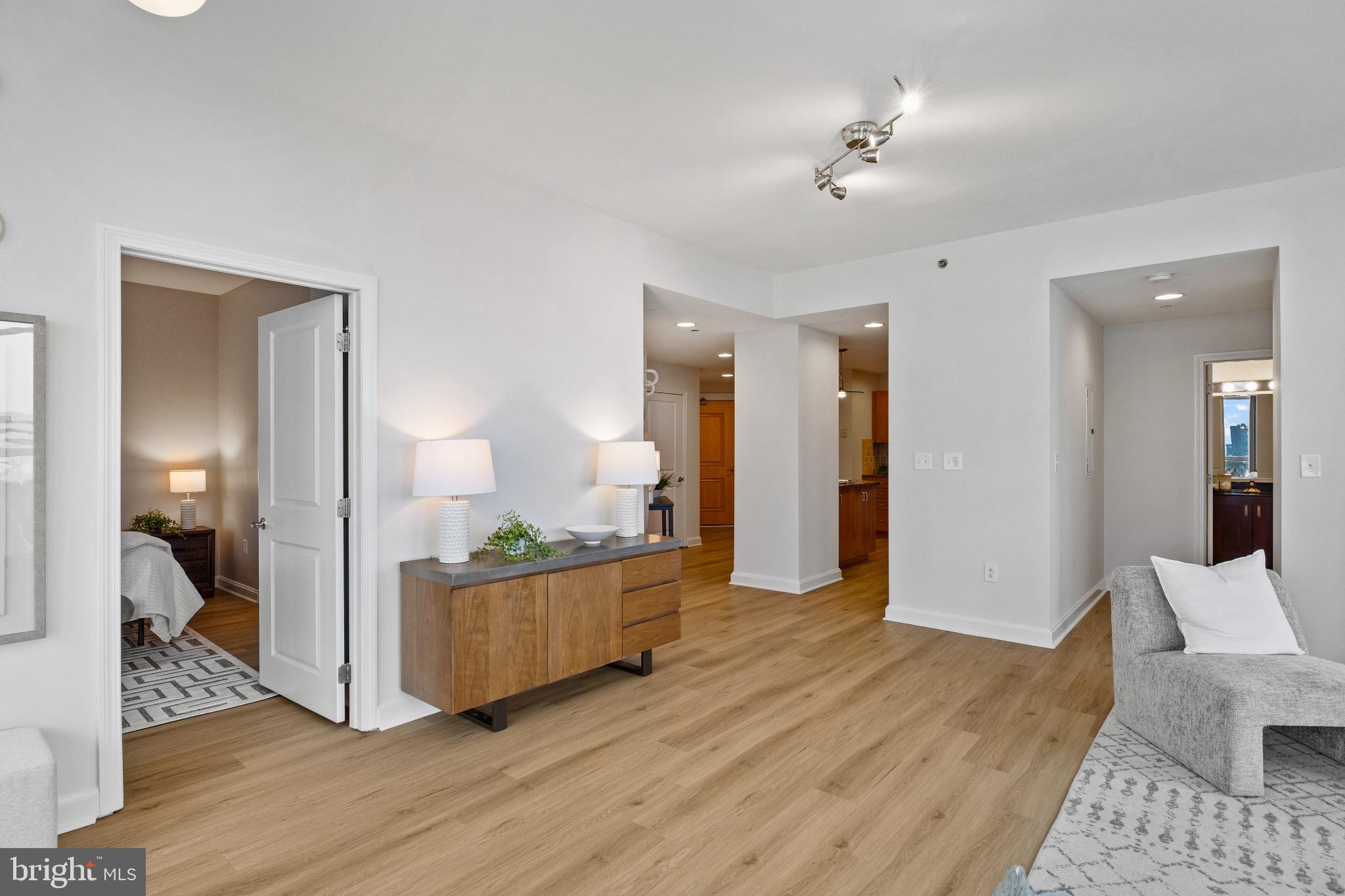 WATERFRONT SQUARE - Residential